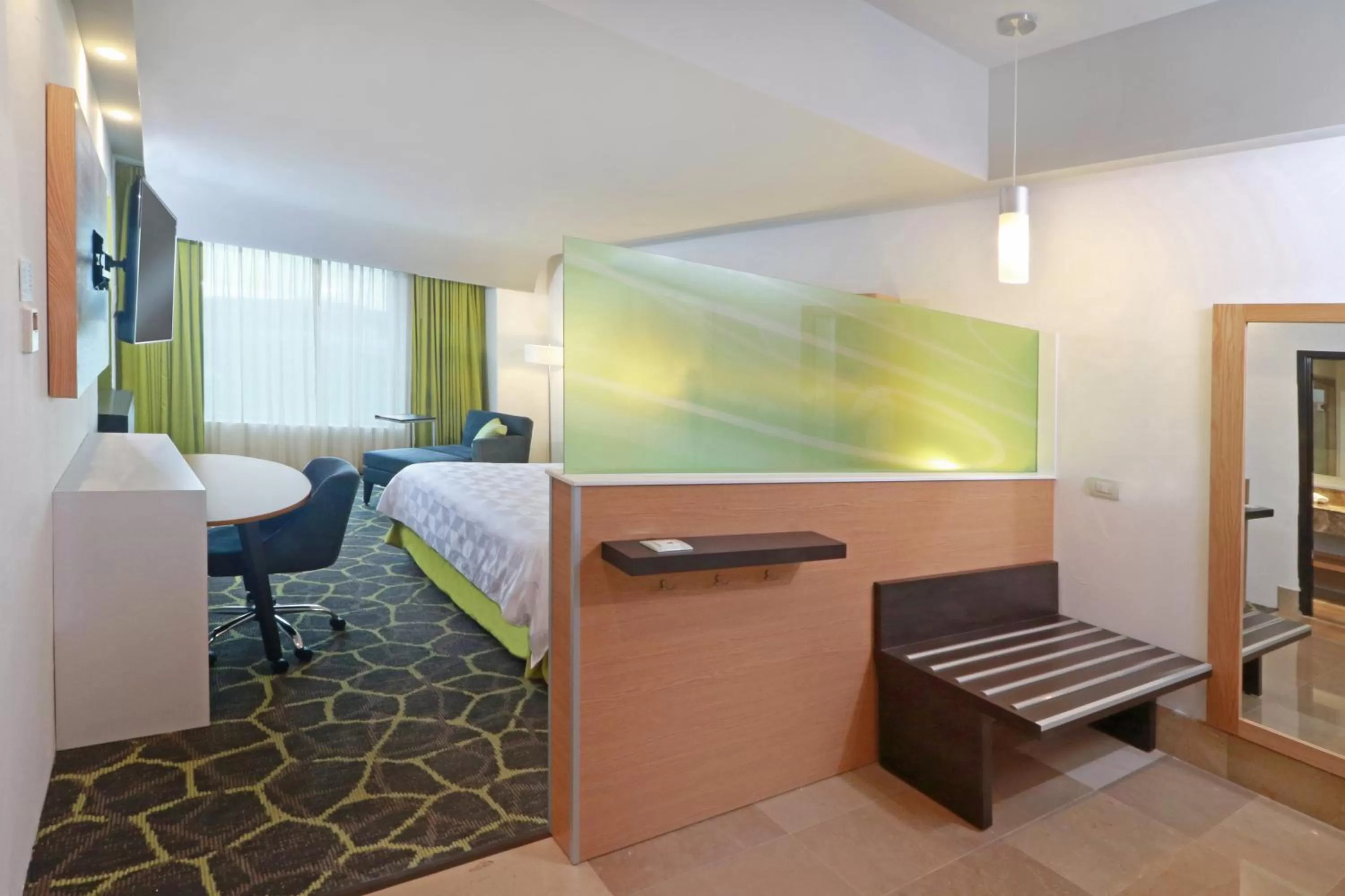 Photo of the whole room, Bed in Holiday Inn Queretaro Zona Krystal by IHG