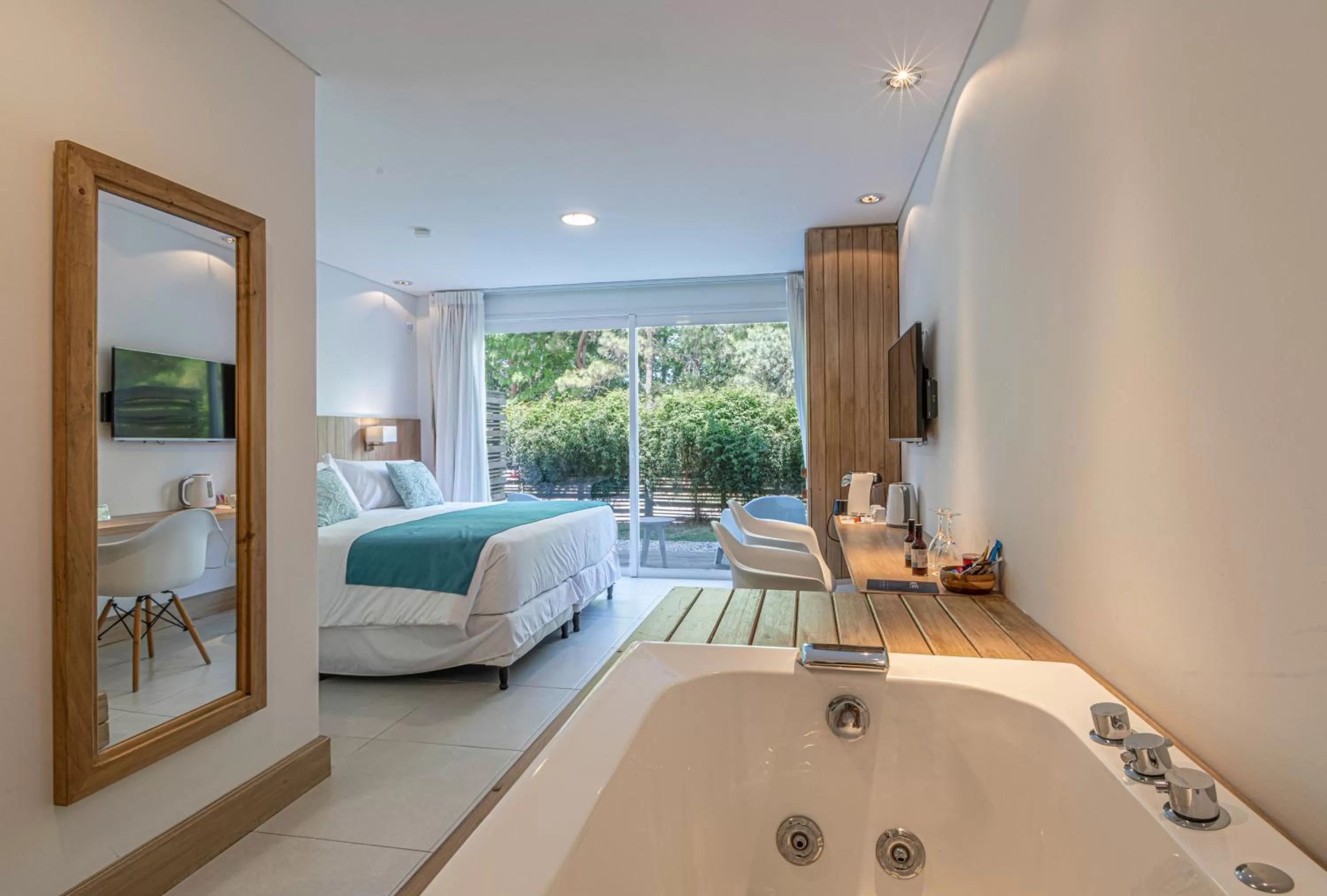 Photo of the whole room, Bed in Live Hotel Boutique (Adults only)