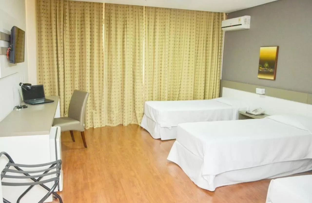 Bed in Embaixador Hotel & Centro de Eventos by Fast10