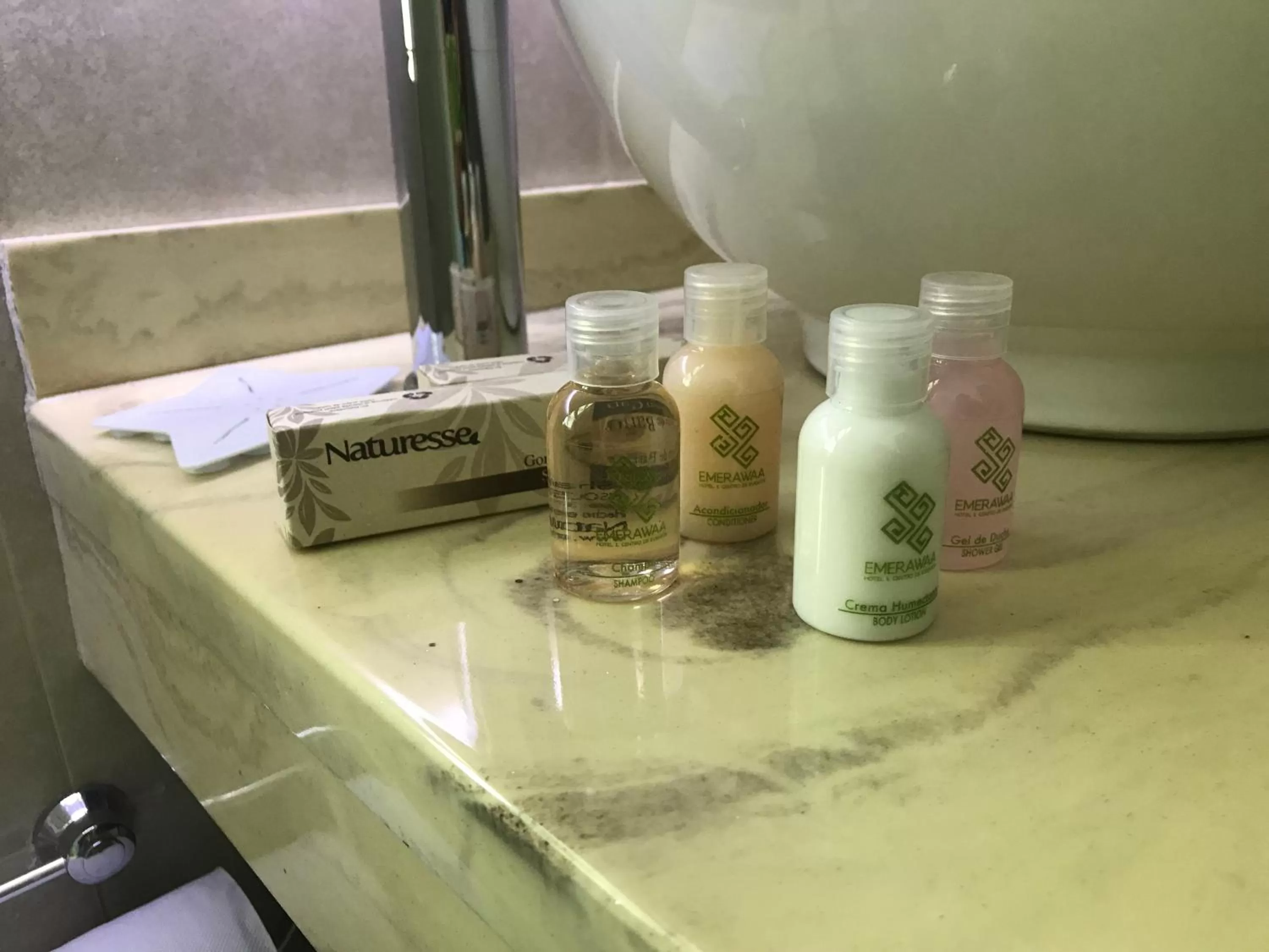 Toilet in Hotel Emerawaa