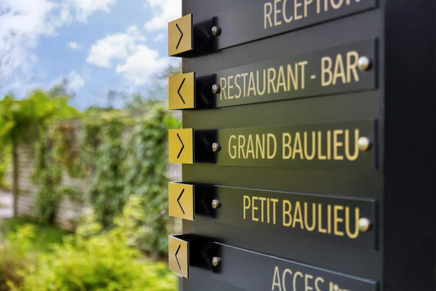 Logo/Certificate/Sign in Le Domaine de Baulieu, Singuliers Hotels