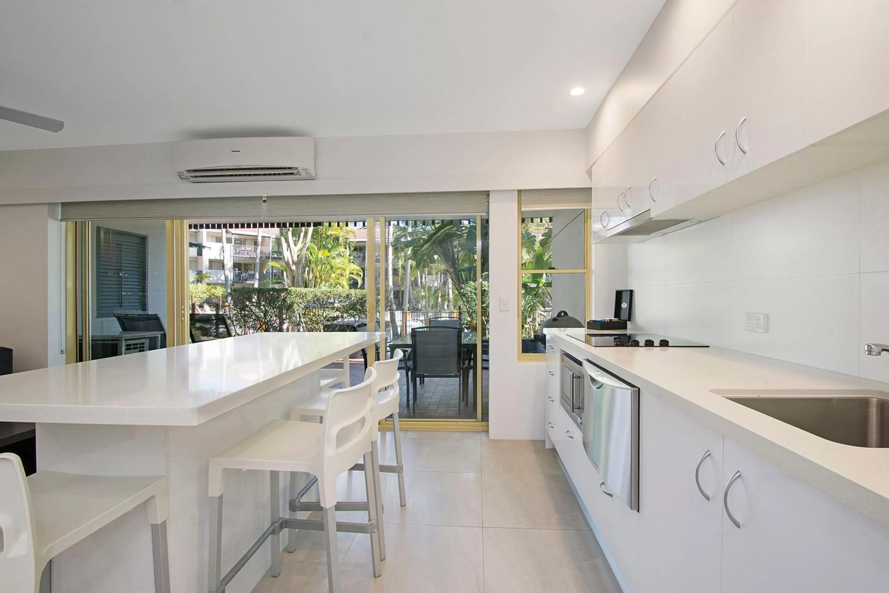 Kitchen or kitchenette in Mantra French Quarter Noosa