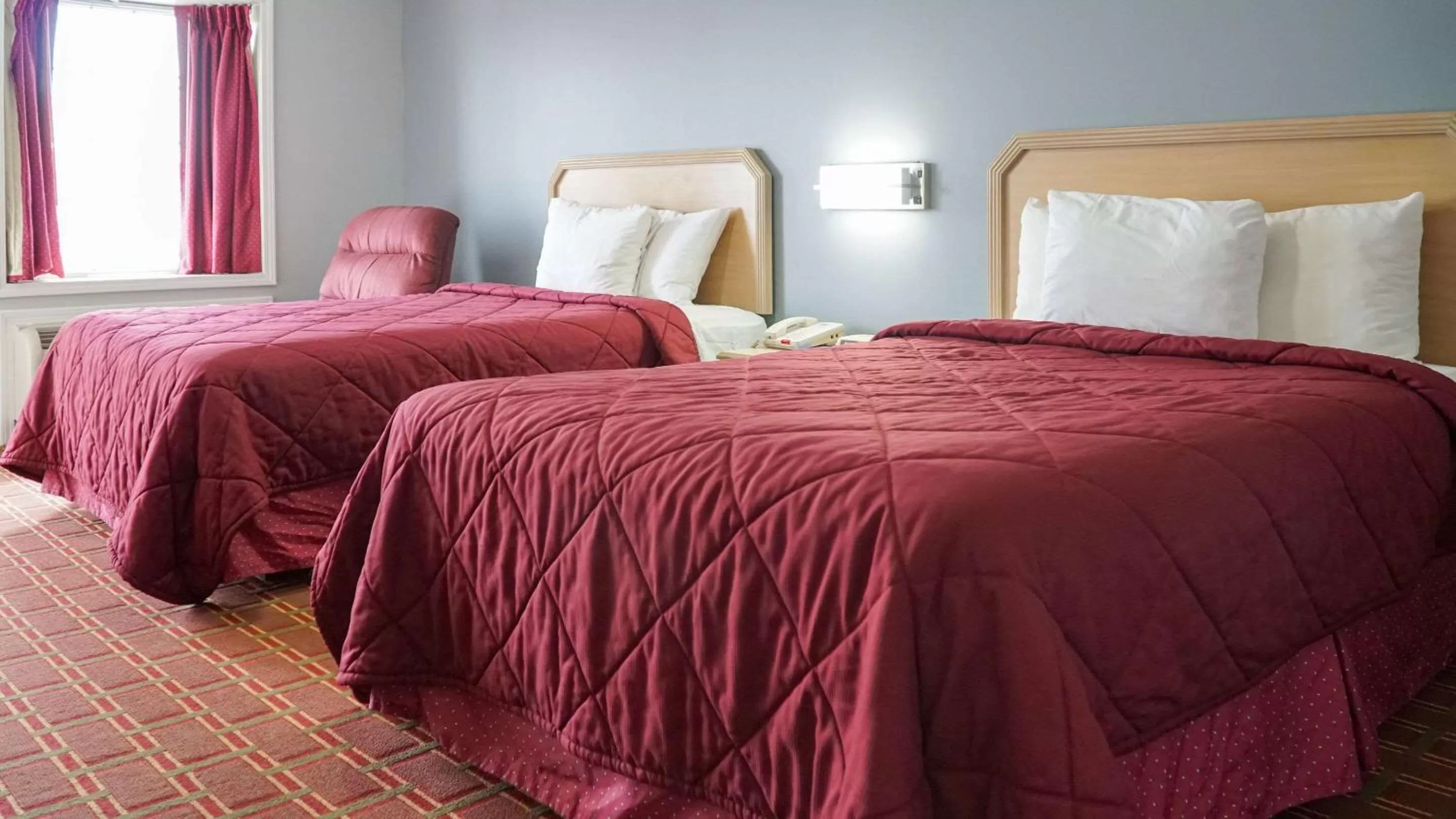 Photo of the whole room, Bed in Rodeway Inn