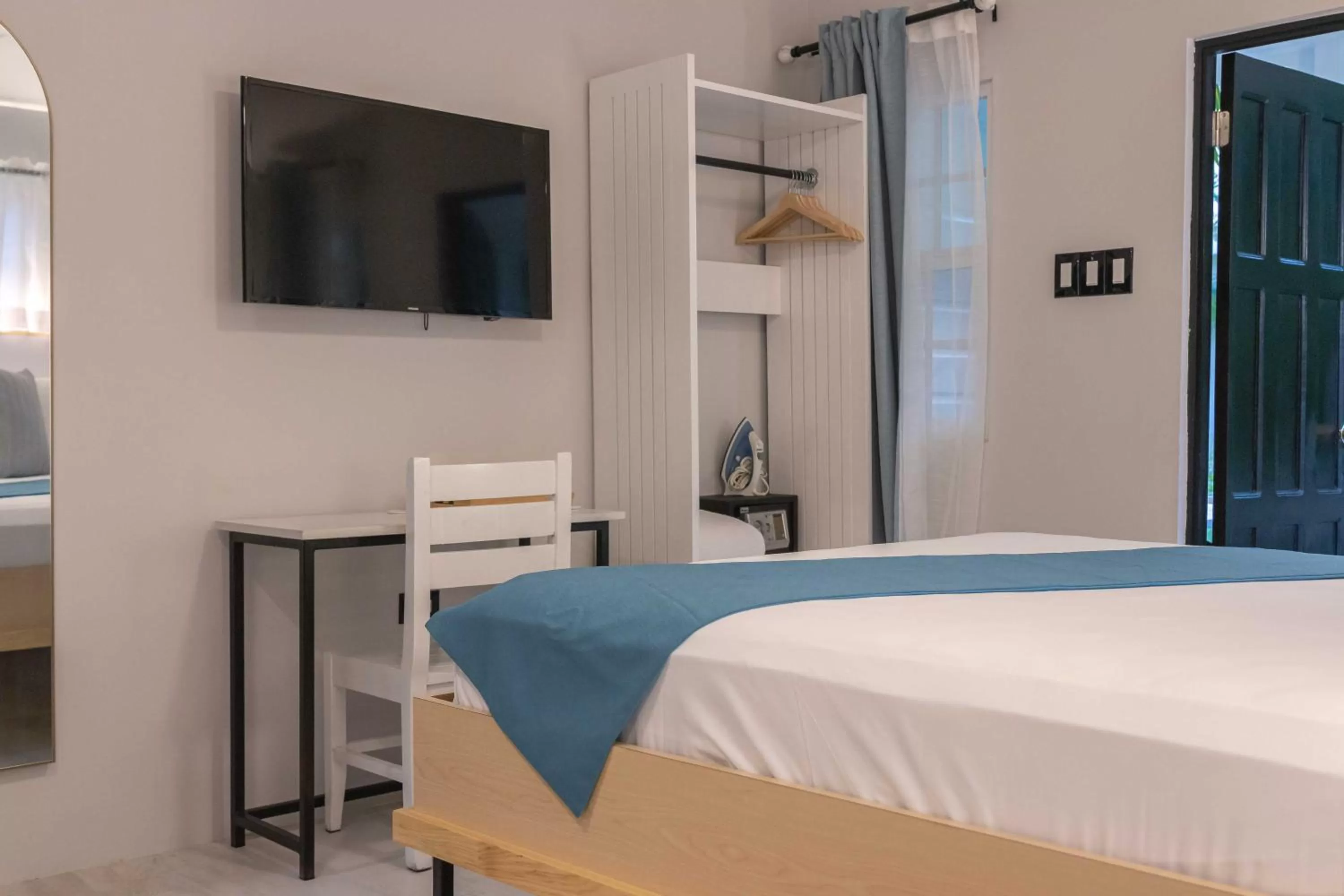 Bed in Travellers Beach Resort