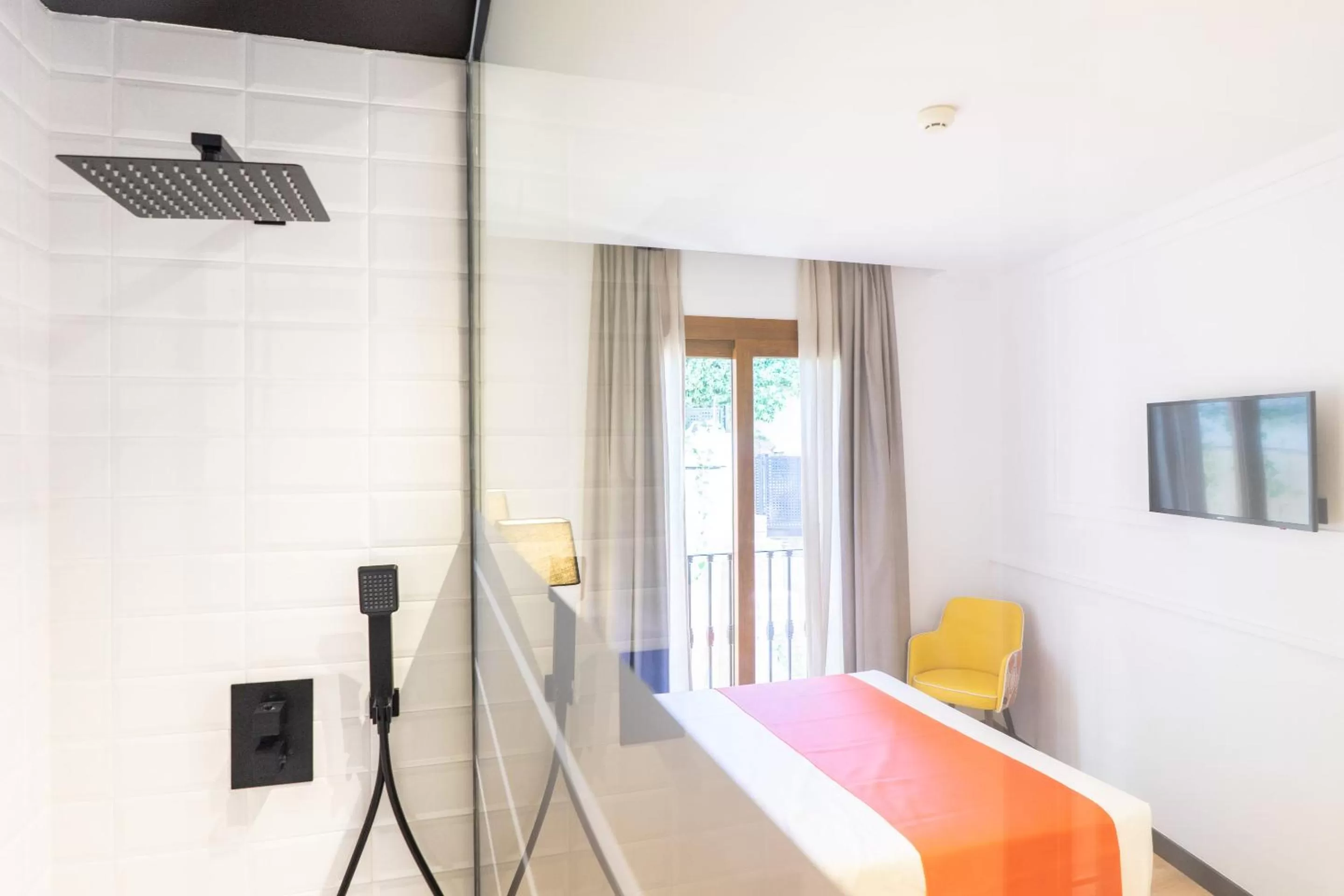 TV and multimedia, Bed in Hotel Boutique Puerta de las Granadas