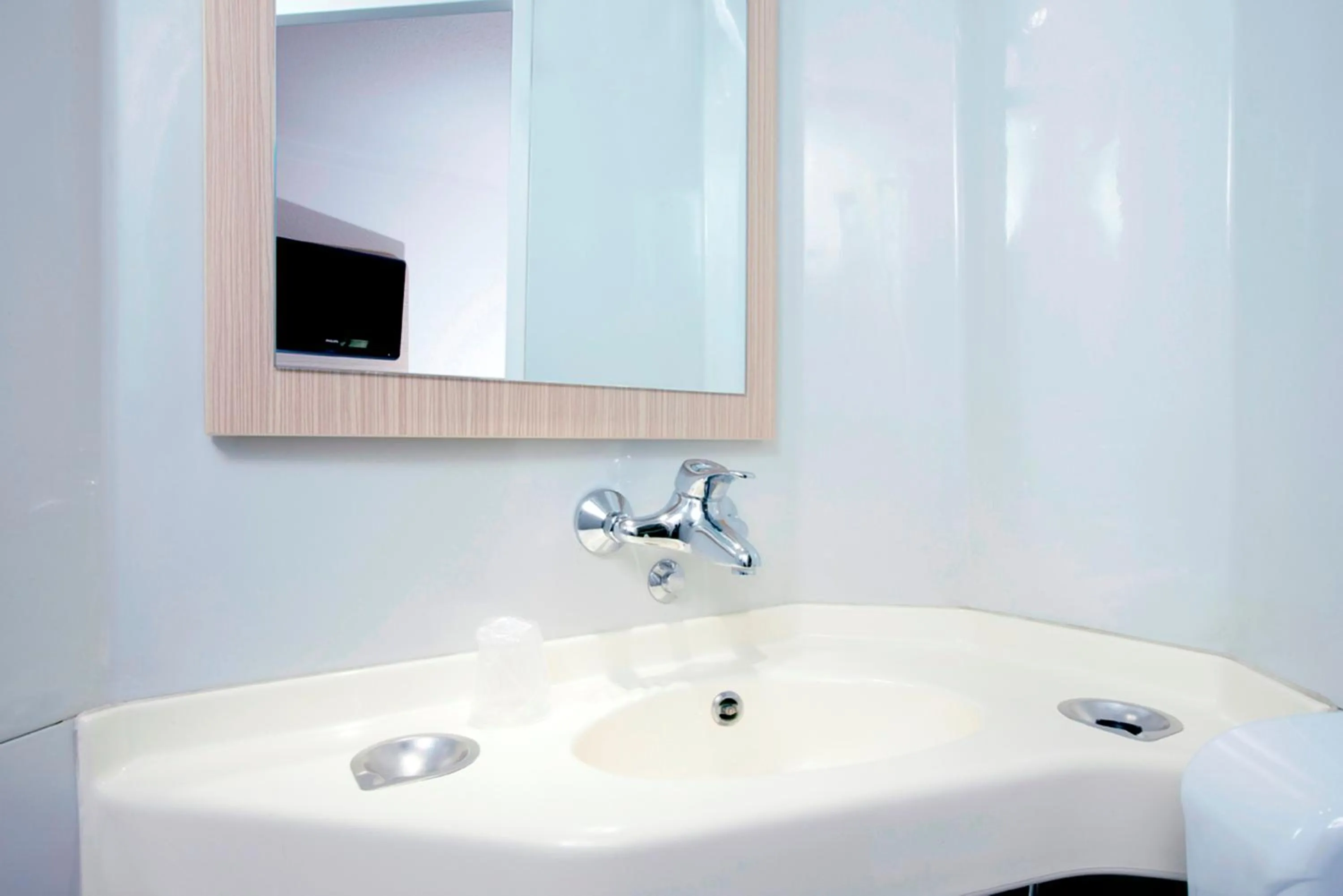 Bathroom in Premiere Classe Bordeaux Est Lormont