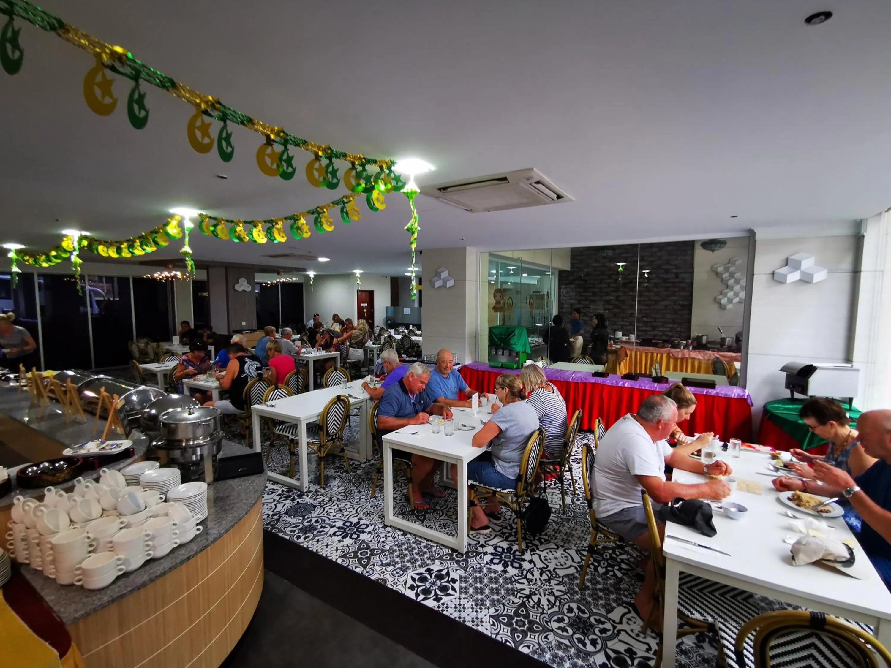 Restaurant/places to eat in Hotel Sandakan