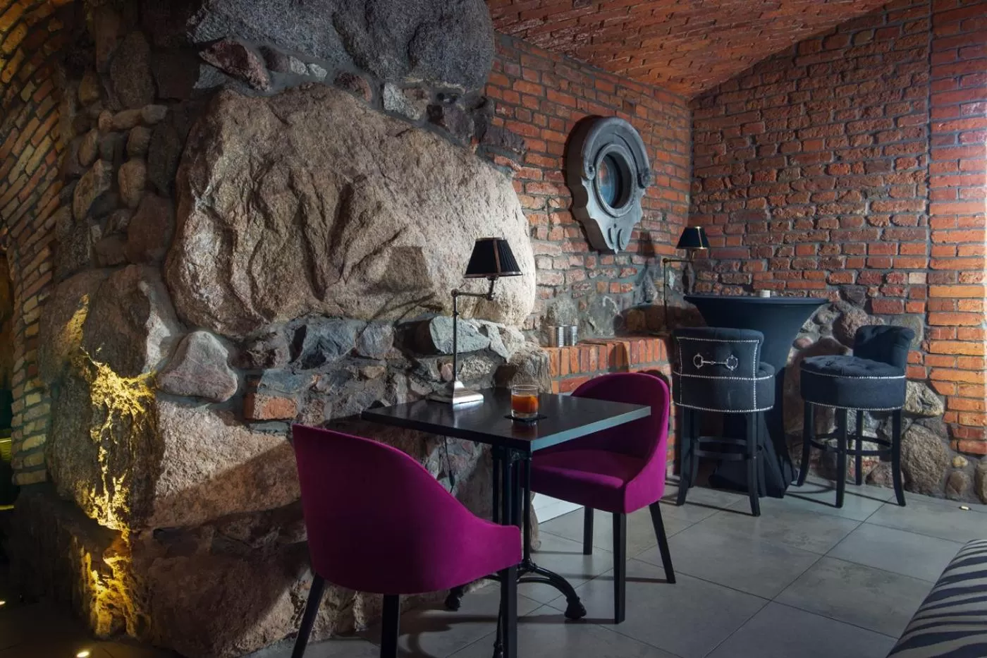 Lounge or bar in Relais & Châteaux Hotel Quadrille - Adults Only