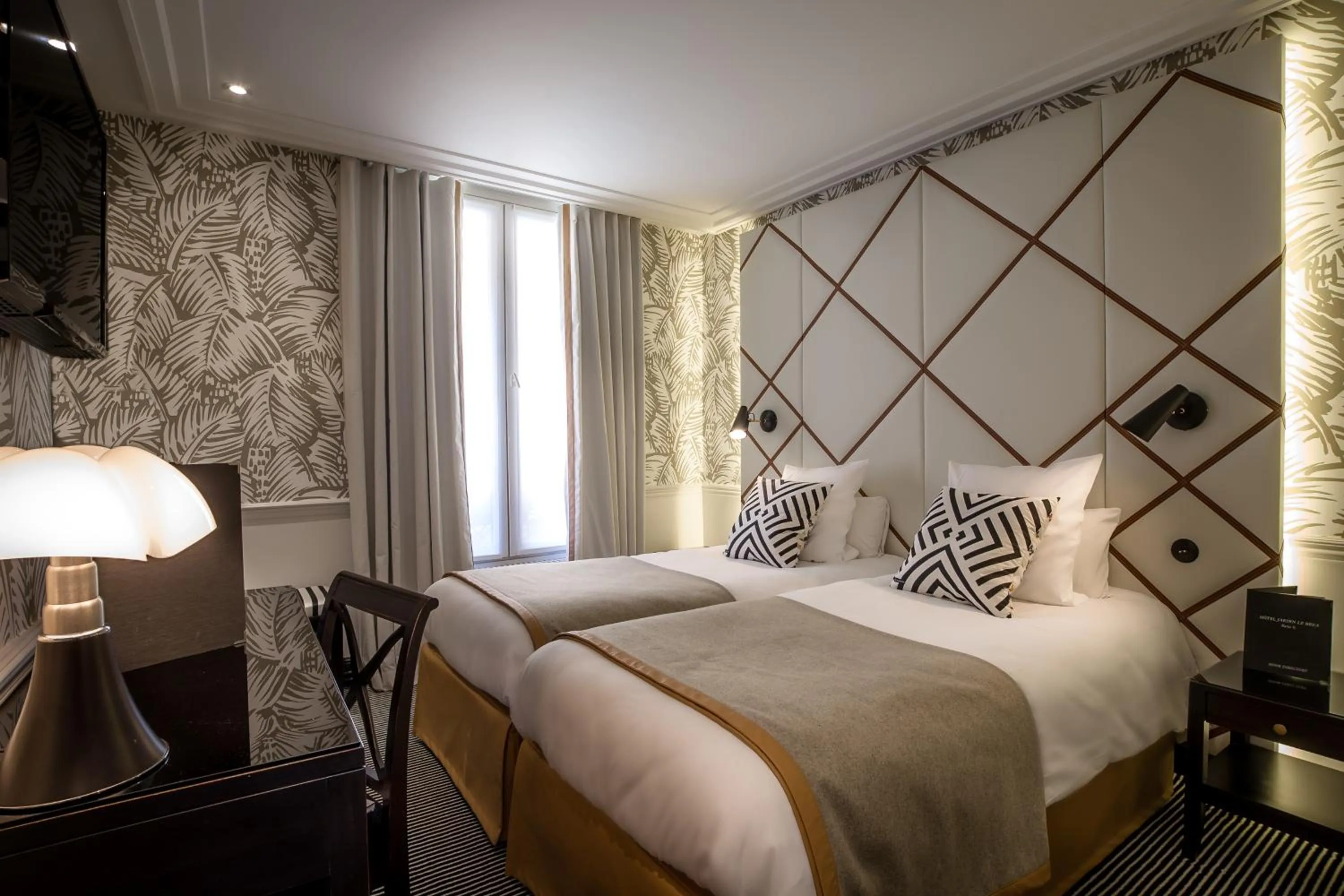 Bed in Hôtel Jardin Le Bréa