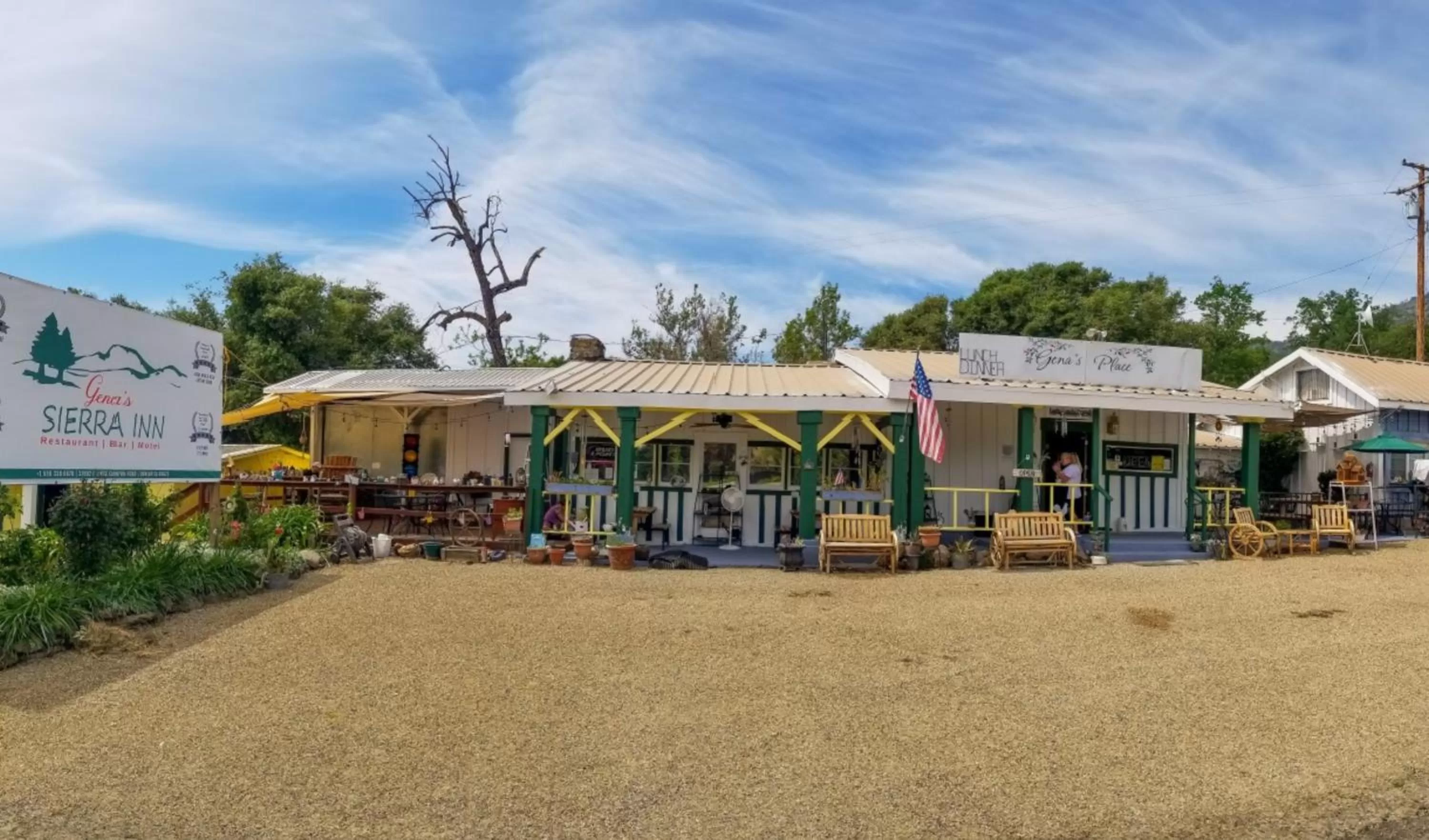 Property building in Genas's Sierra Inn & Restaurant