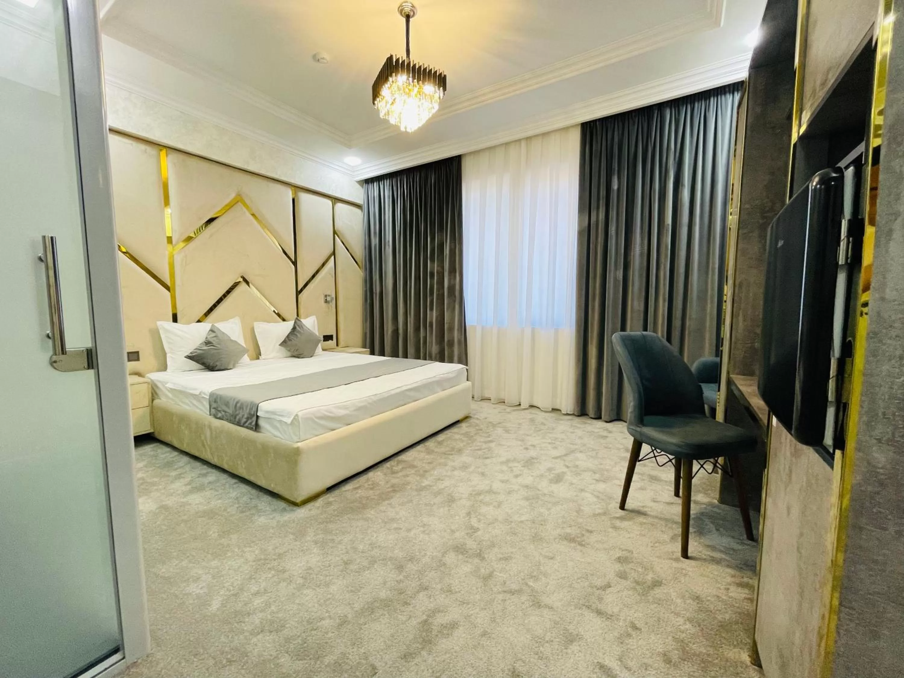 Photo of the whole room, Bed in Porto Bello Hotel