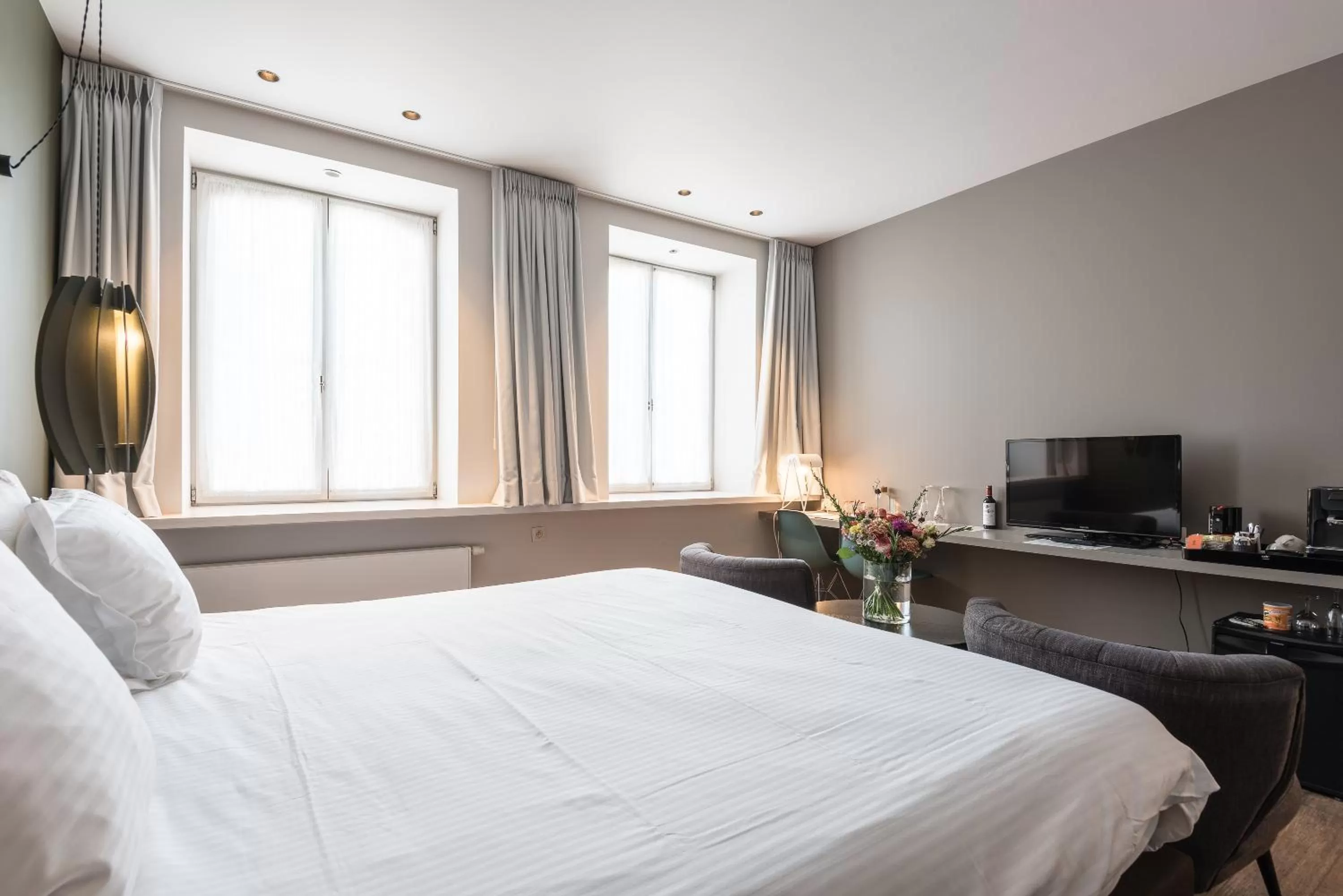 Communal lounge/ TV room, Bed in Zakske13 - Design Boutique B&B in Bruges city centre