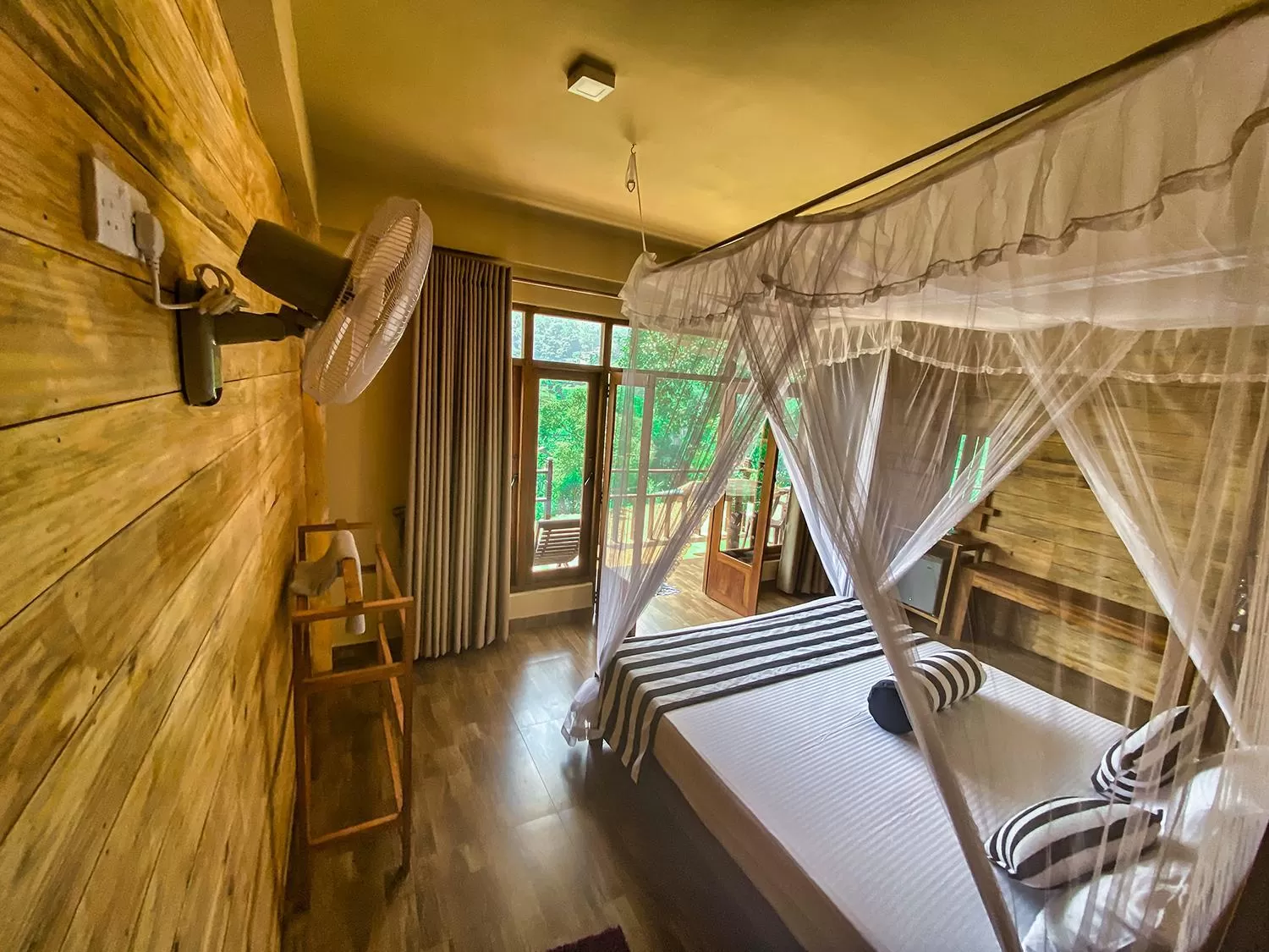 Bedroom, Seating Area in Ella 100 View Cottage