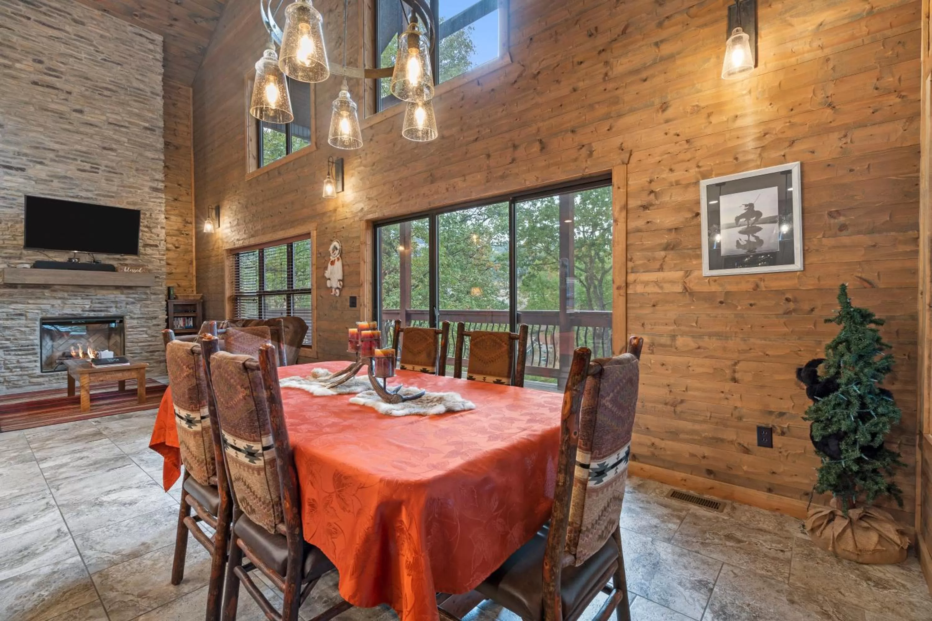 Dining area in Table Rock Resorts at Indian Point
