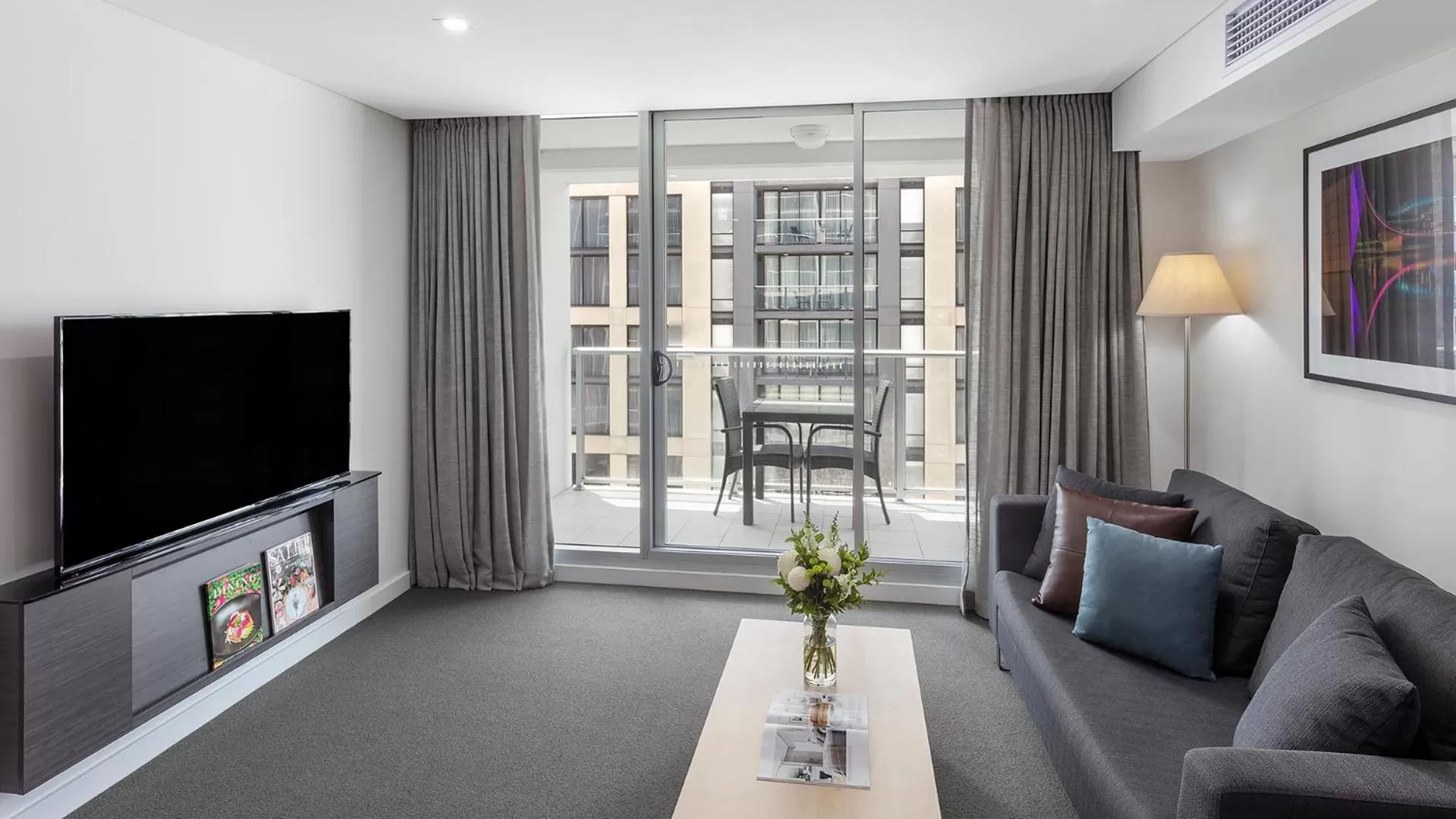 TV and multimedia in Oaks Adelaide Embassy Suites