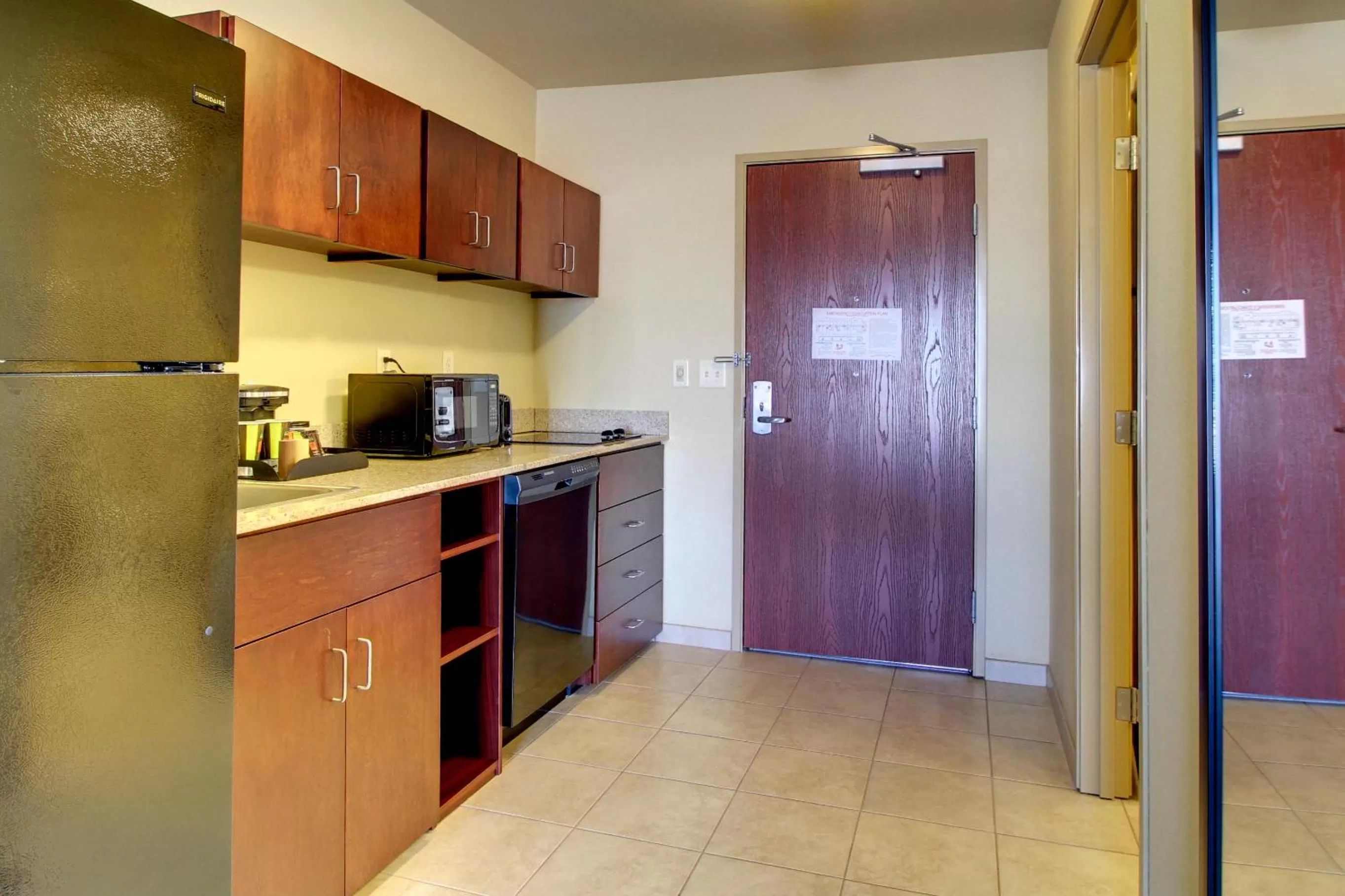 Kitchen or kitchenette in Cobblestone Inn & Suites - Harvey