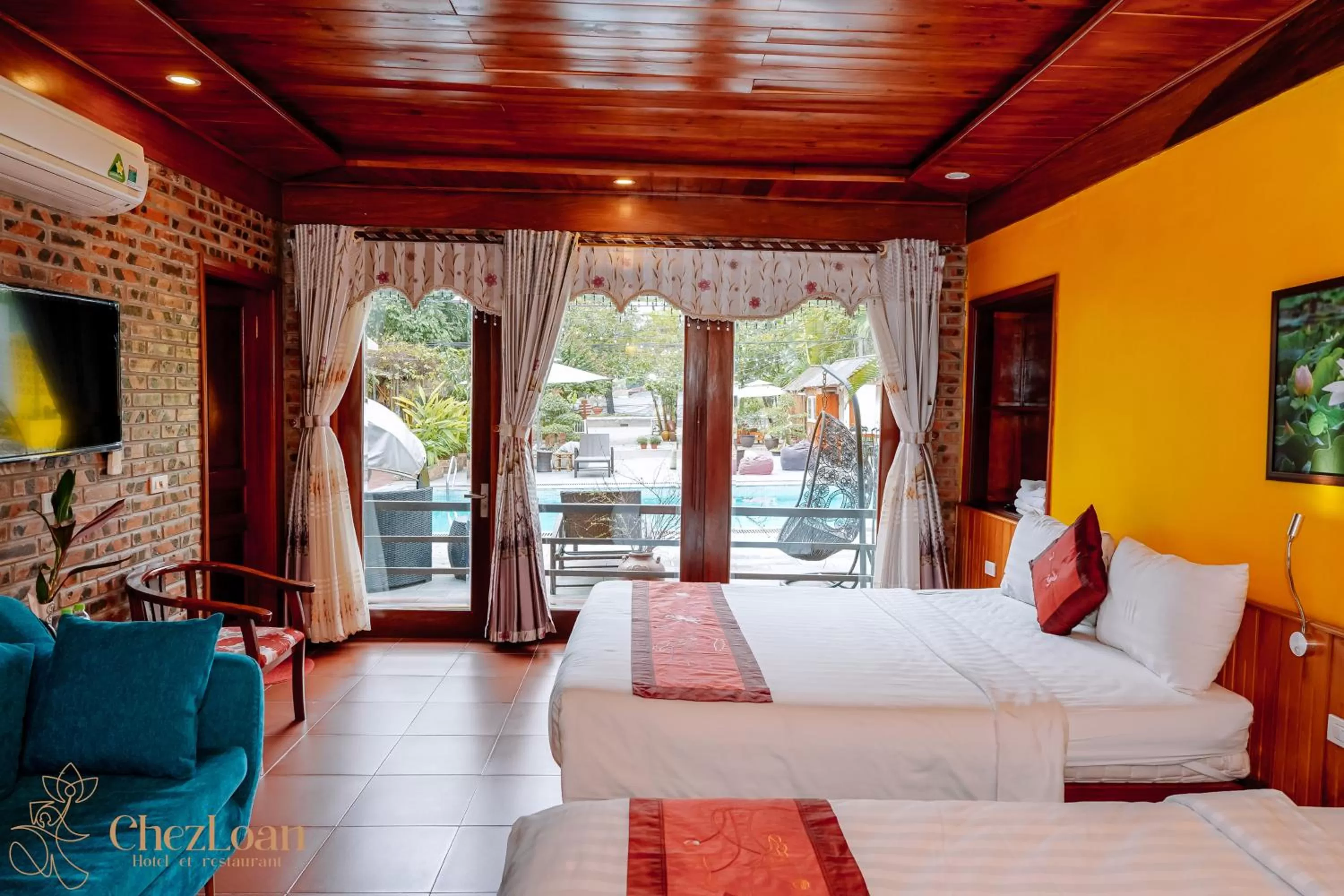 Bed in Chez Loan Hotel