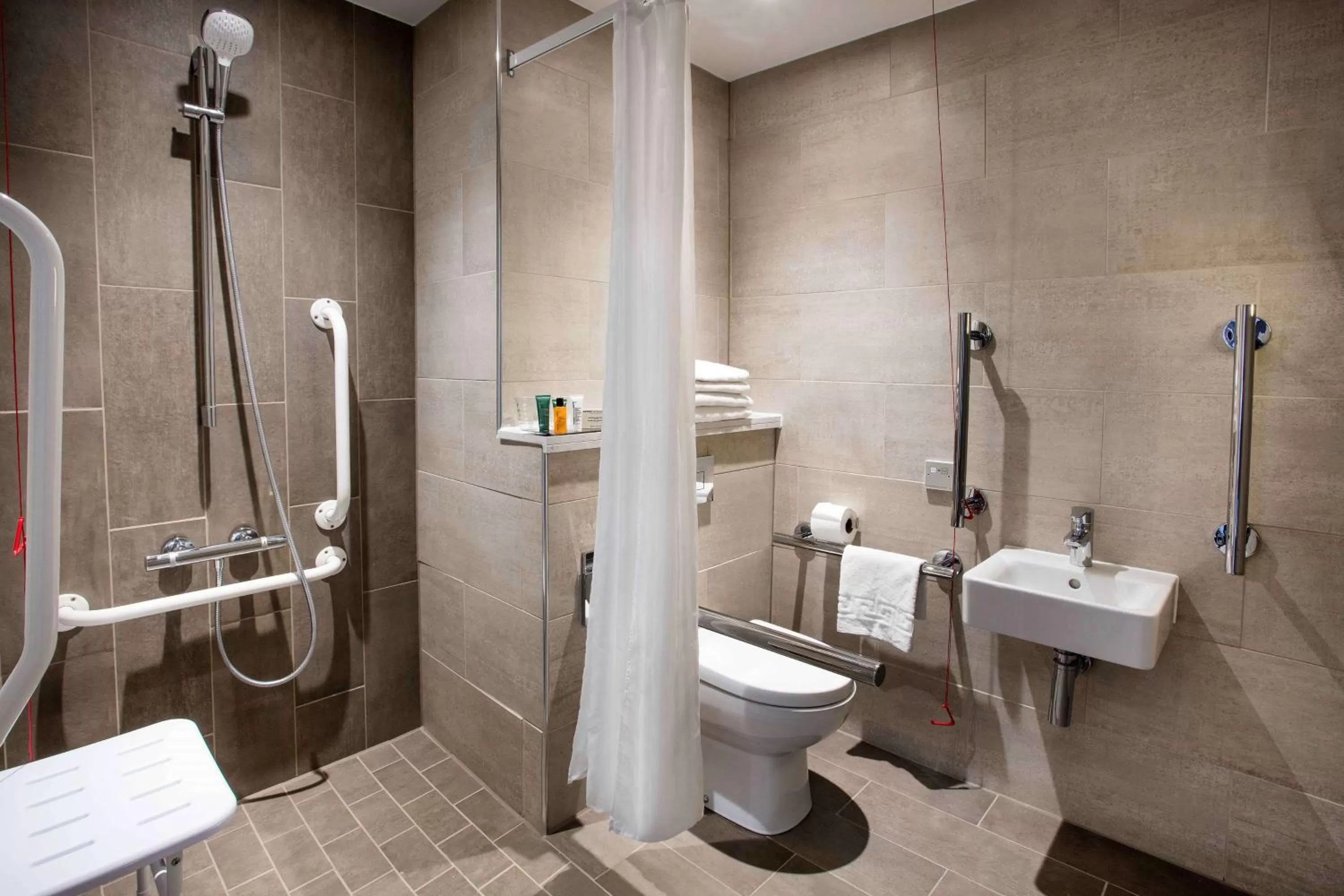 Shower in Hilton Edinburgh Carlton