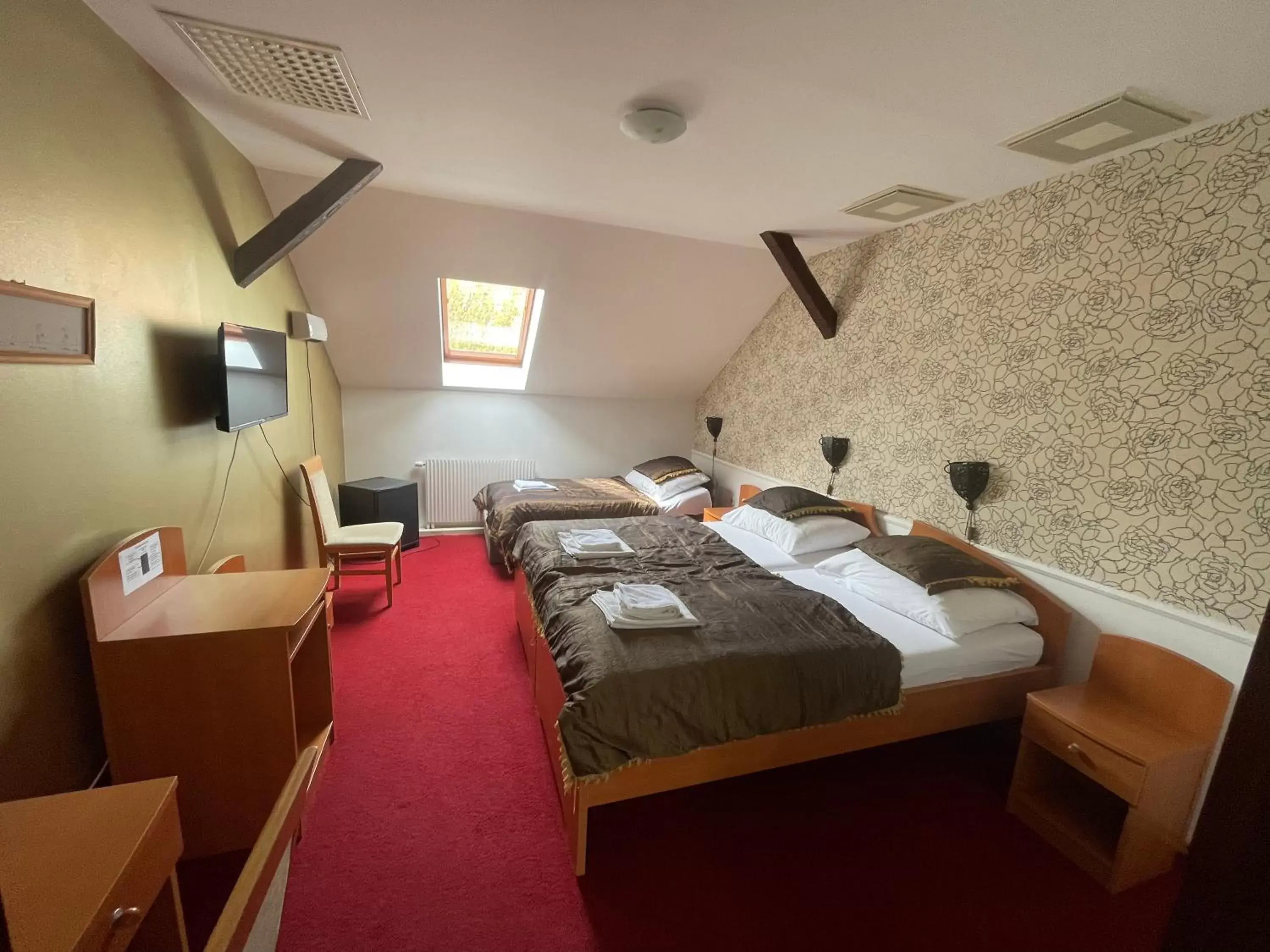 Budget Triple Room in Hotel Minaret&Étterem Budget Triple Room in Hotel Minaret&Étterem