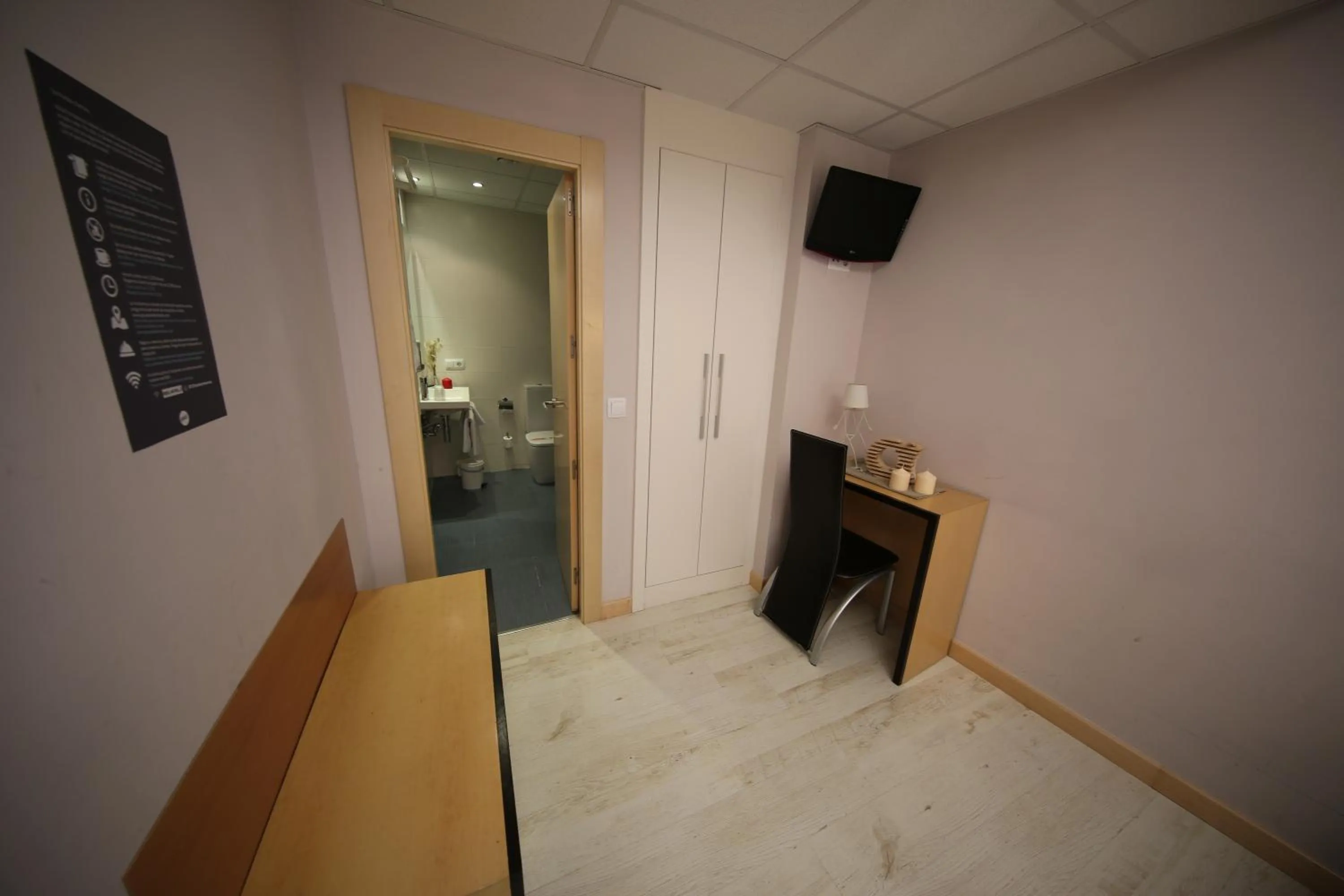 Bedroom in Hotel Alda Entrearcos