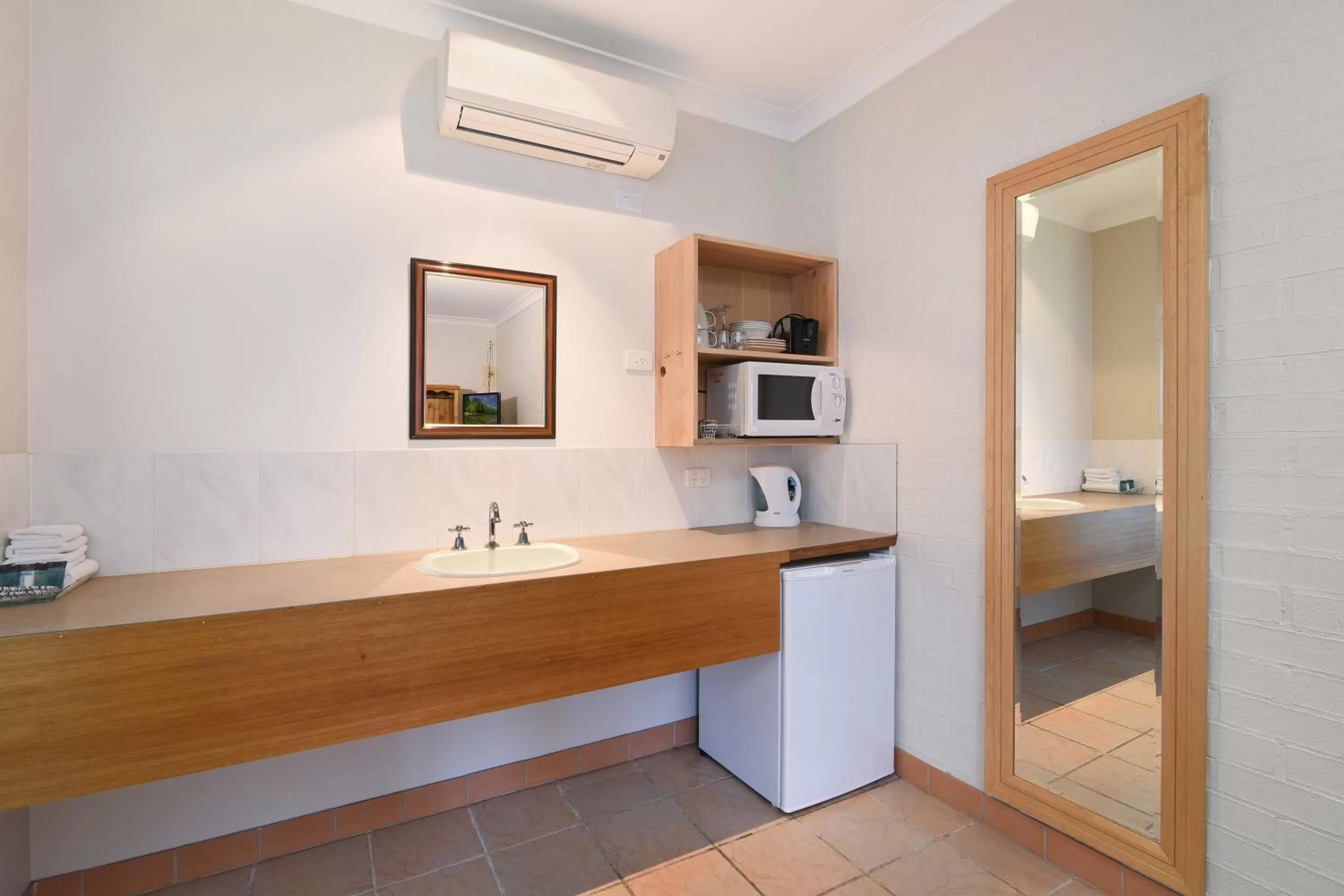 Kitchen or kitchenette in Catalina Motel Lake Macquarie