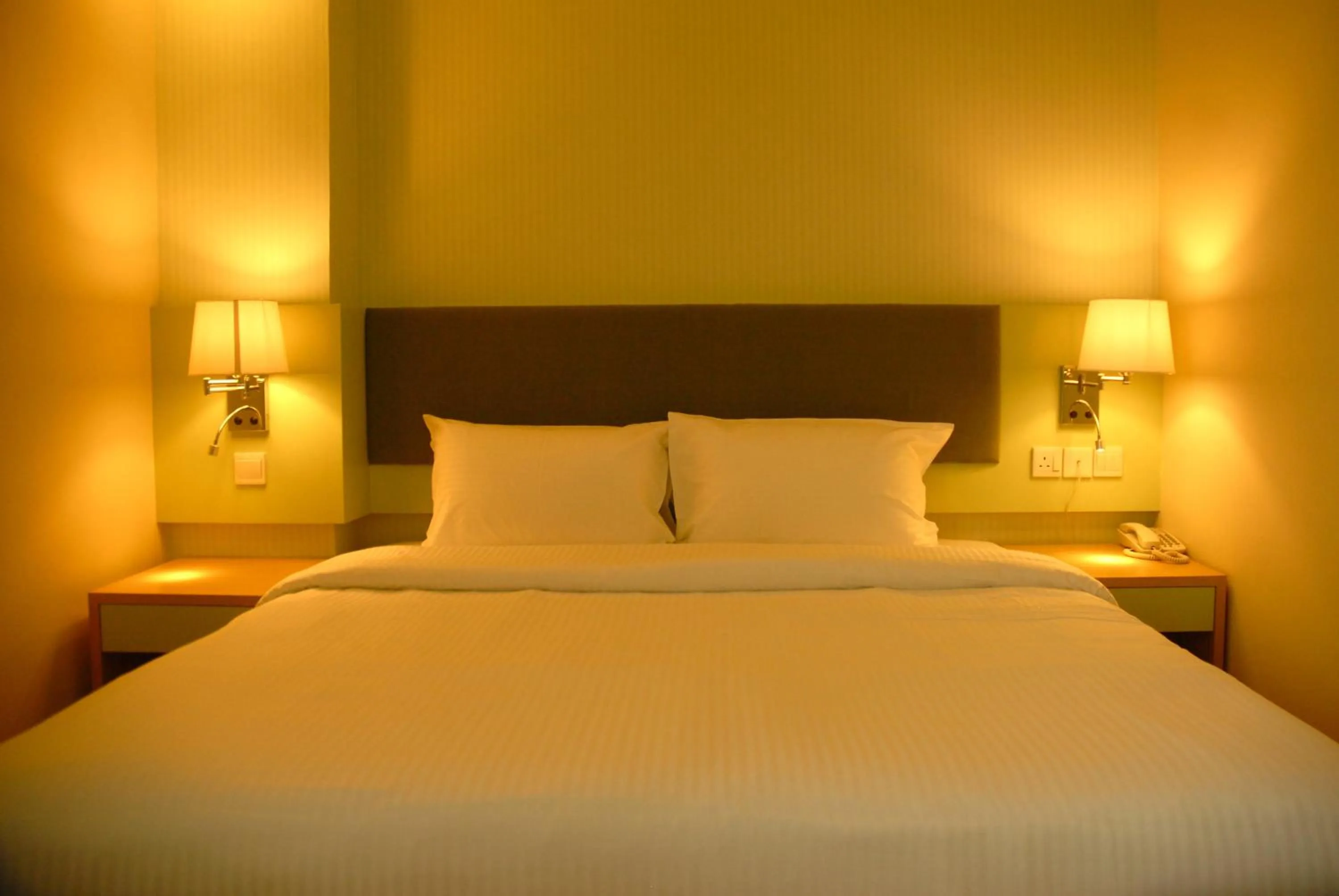 Bed in The Pavilion Hotel