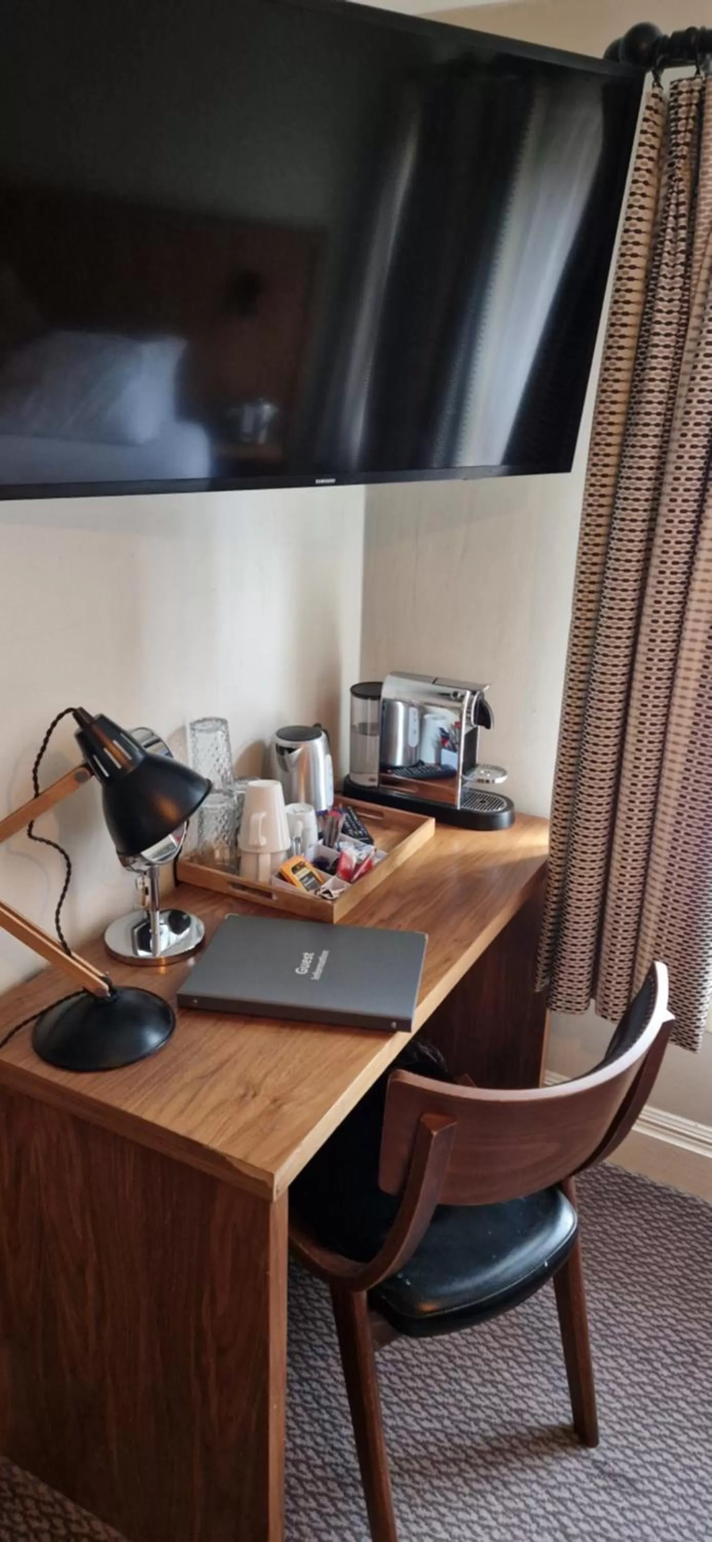 TV and multimedia in The Cross-Keys Hotel