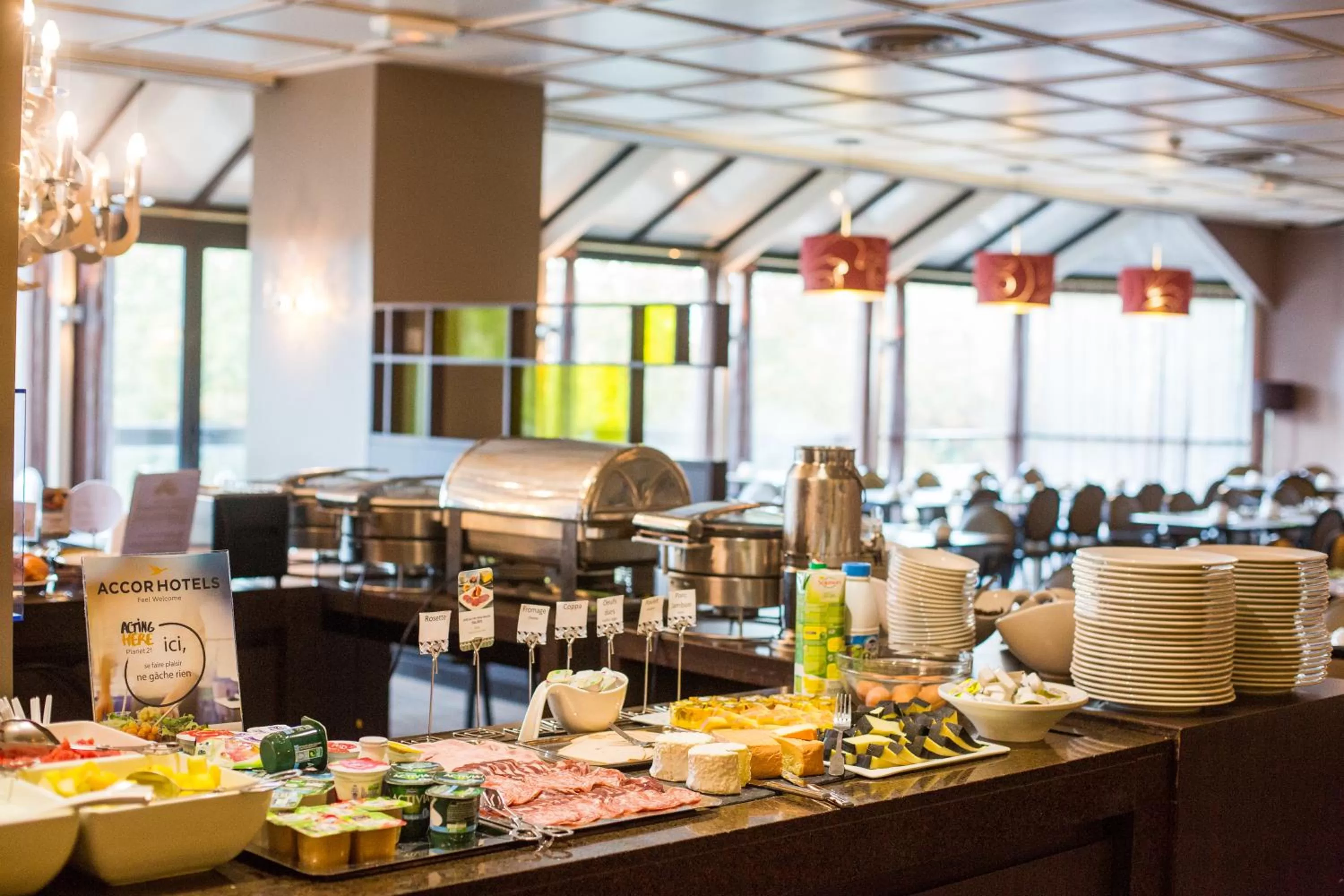 Buffet breakfast, Restaurant/Places to Eat in Mercure Reims Centre Cathédrale