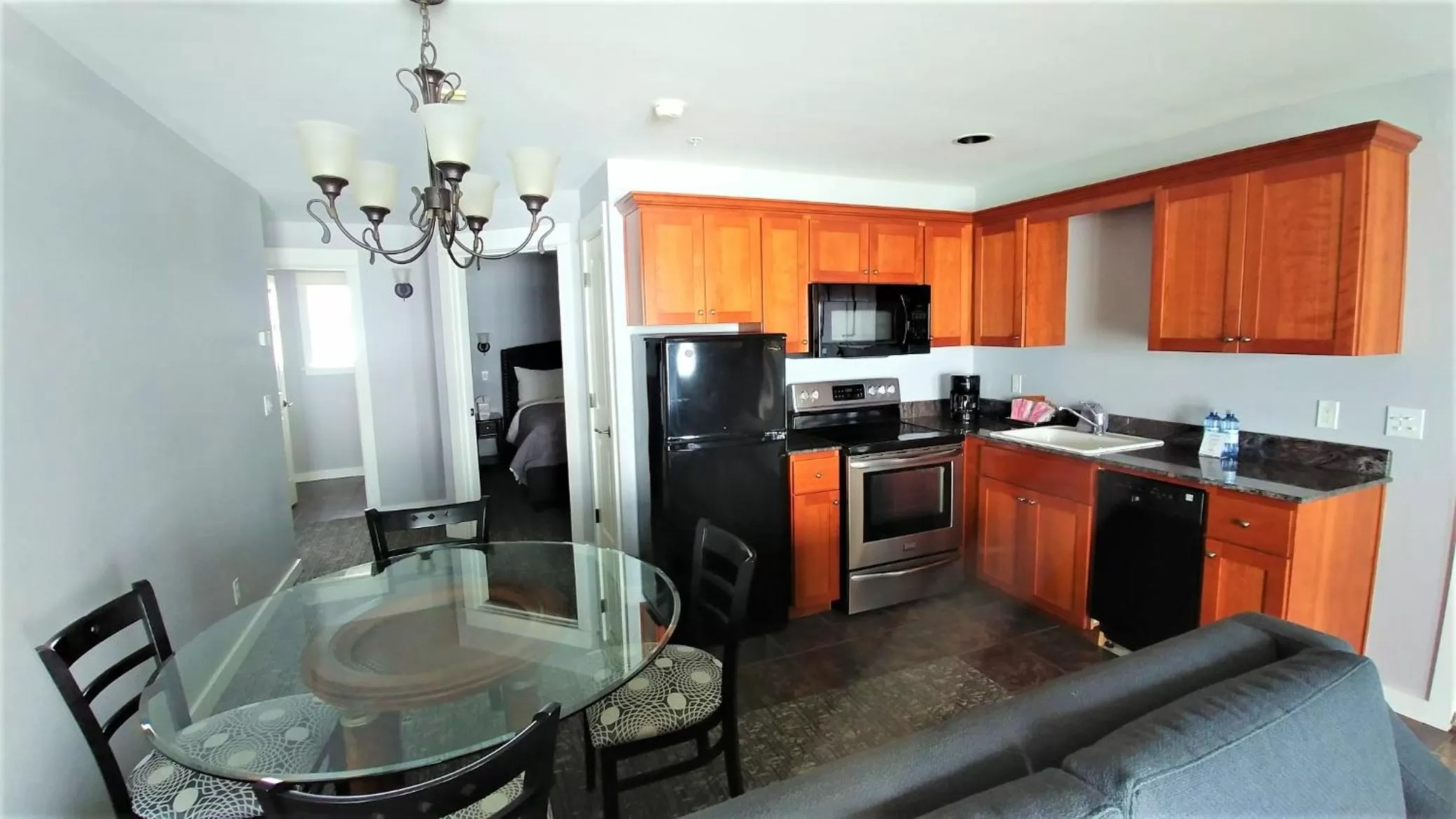 Kitchen or kitchenette in Starfish Manor Oceanfront Hotel