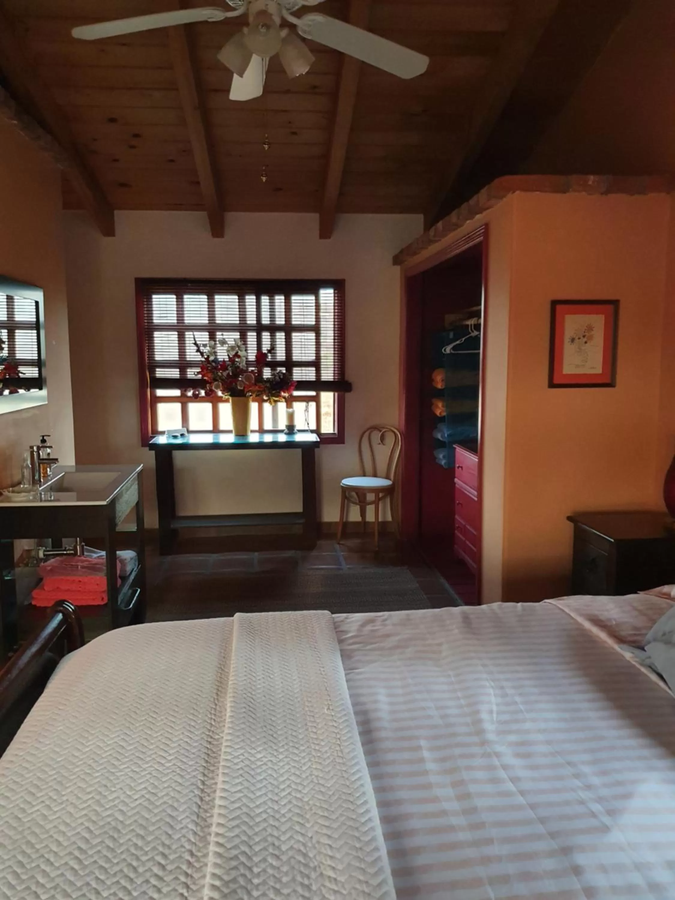 Photo of the whole room, Bed in Hacienda Rancho Santini