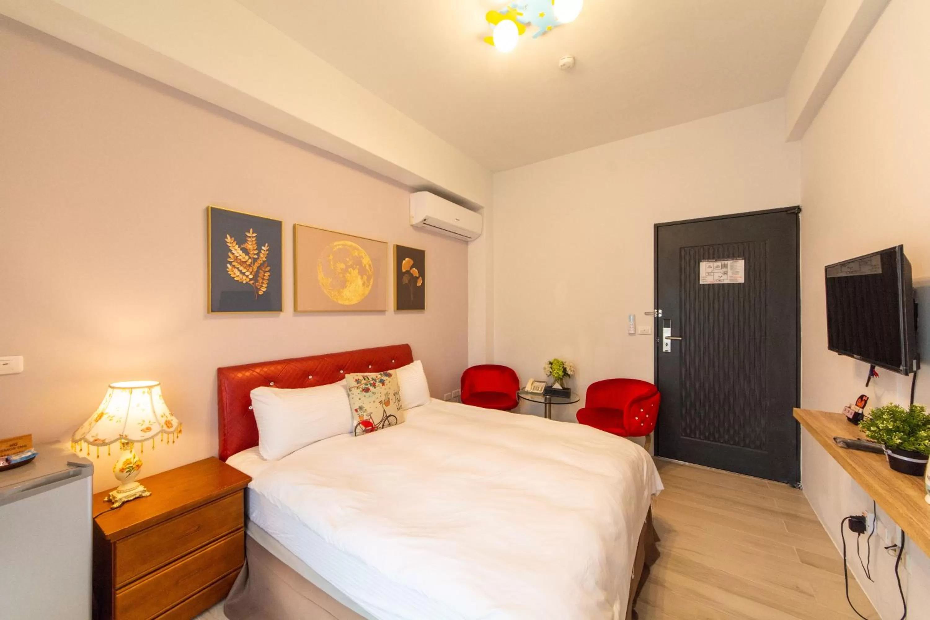 Decorative detail, Bed in Jinguann B&B