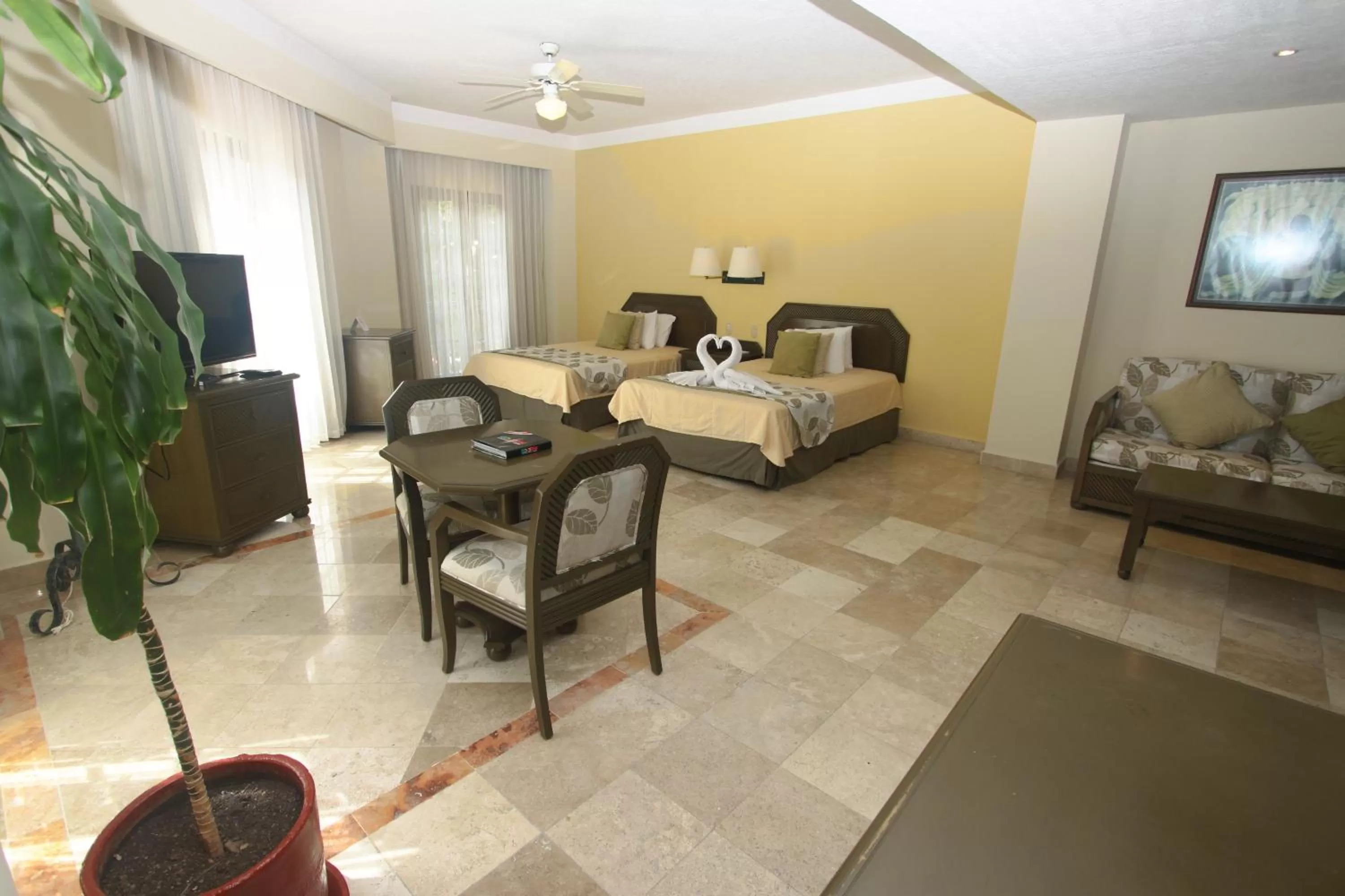 Photo of the whole room, Bed in Hotel Los Itzaes by 5th av