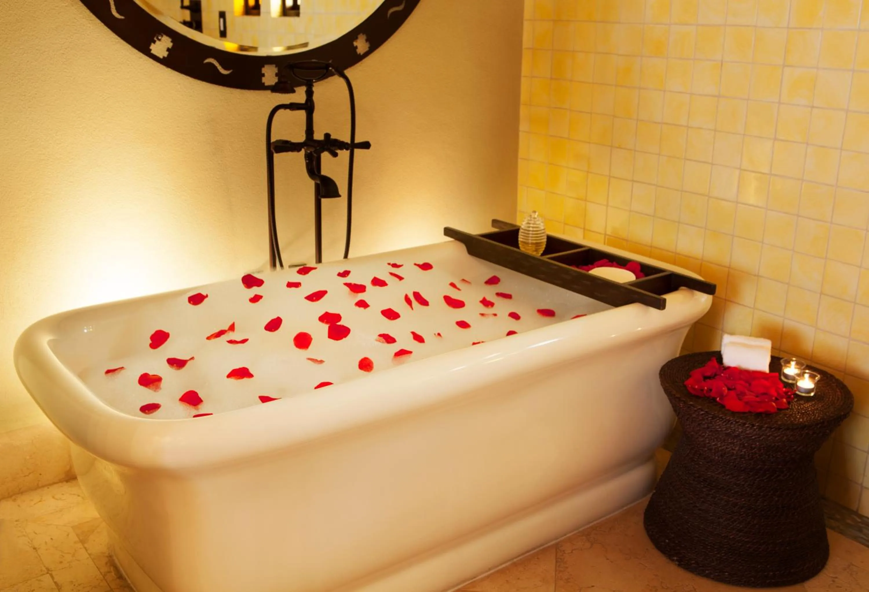 Bathroom, Bed in Waldorf Astoria Los Cabos Pedregal