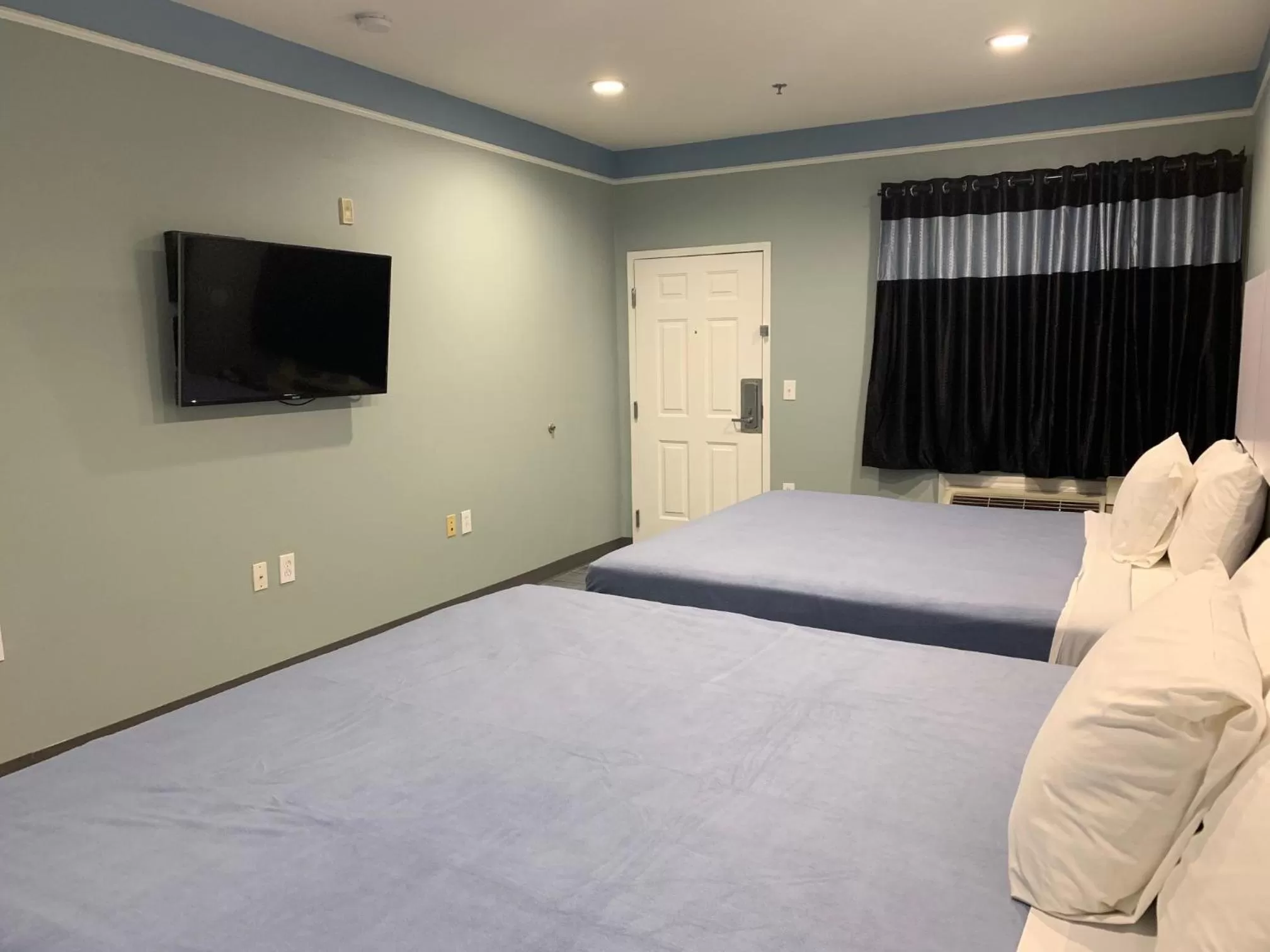 Bed in Crystal Suites