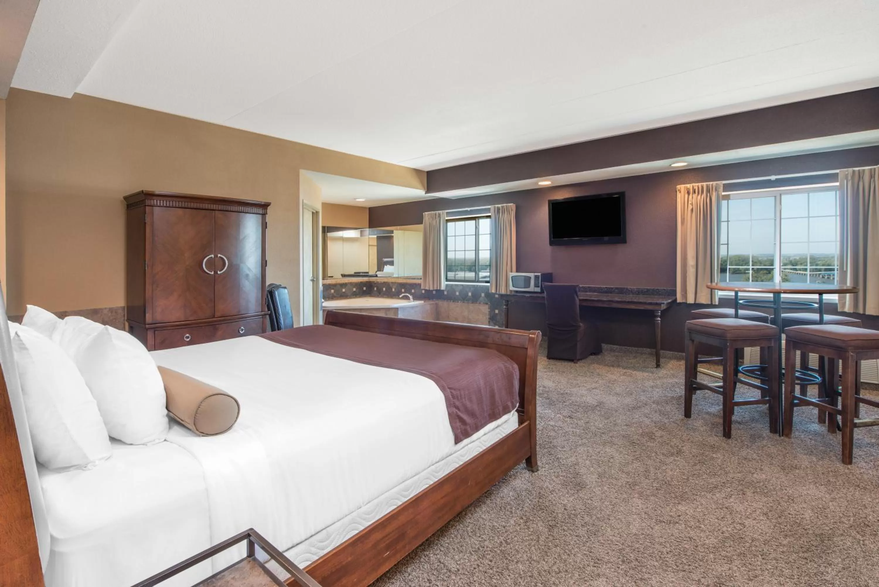 Bed in Microtel Inn & Suites by Wyndham Quincy Downtown - River Area