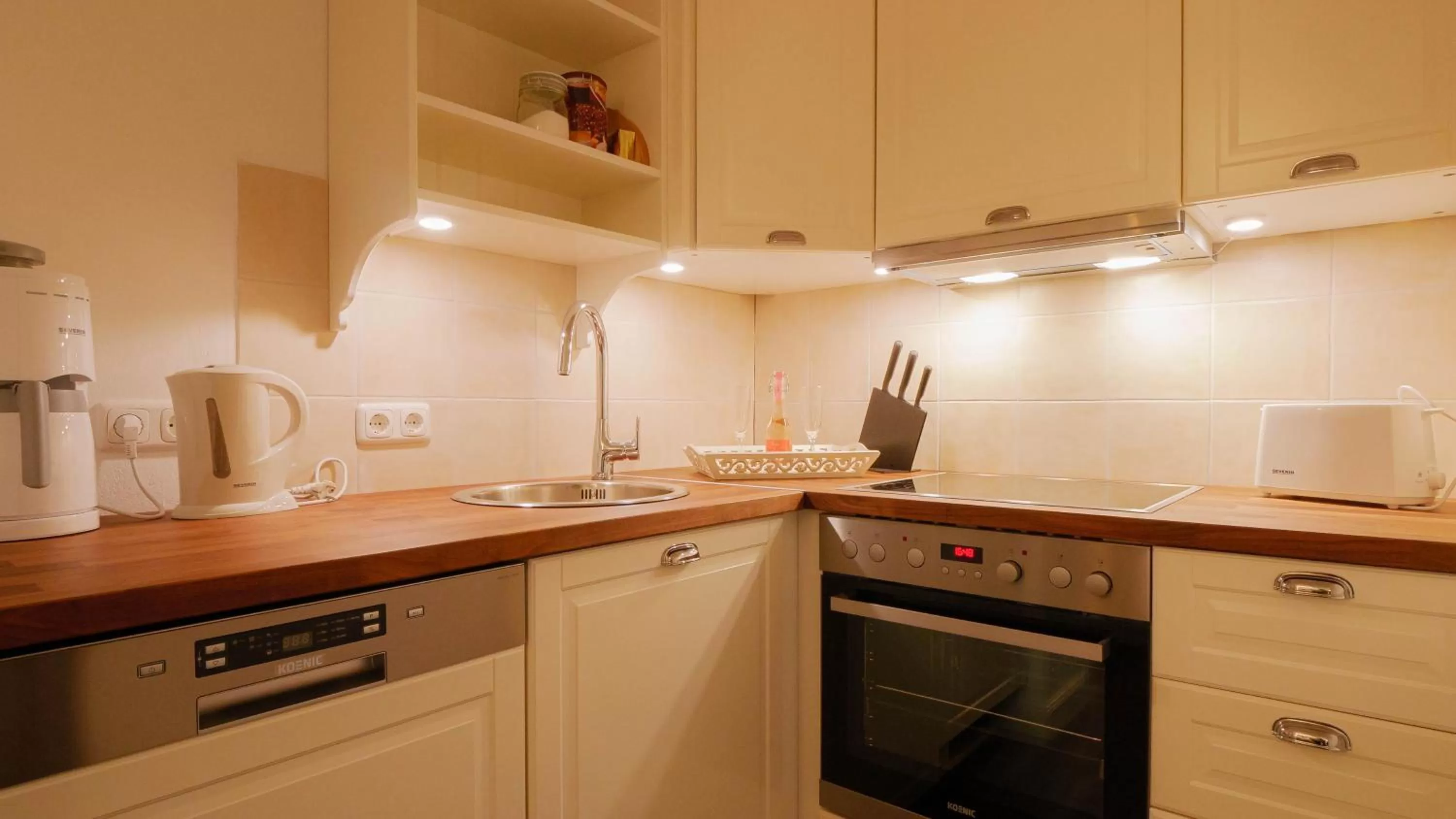 Coffee/tea facilities, Kitchen/Kitchenette in Rosenhof-Lodge