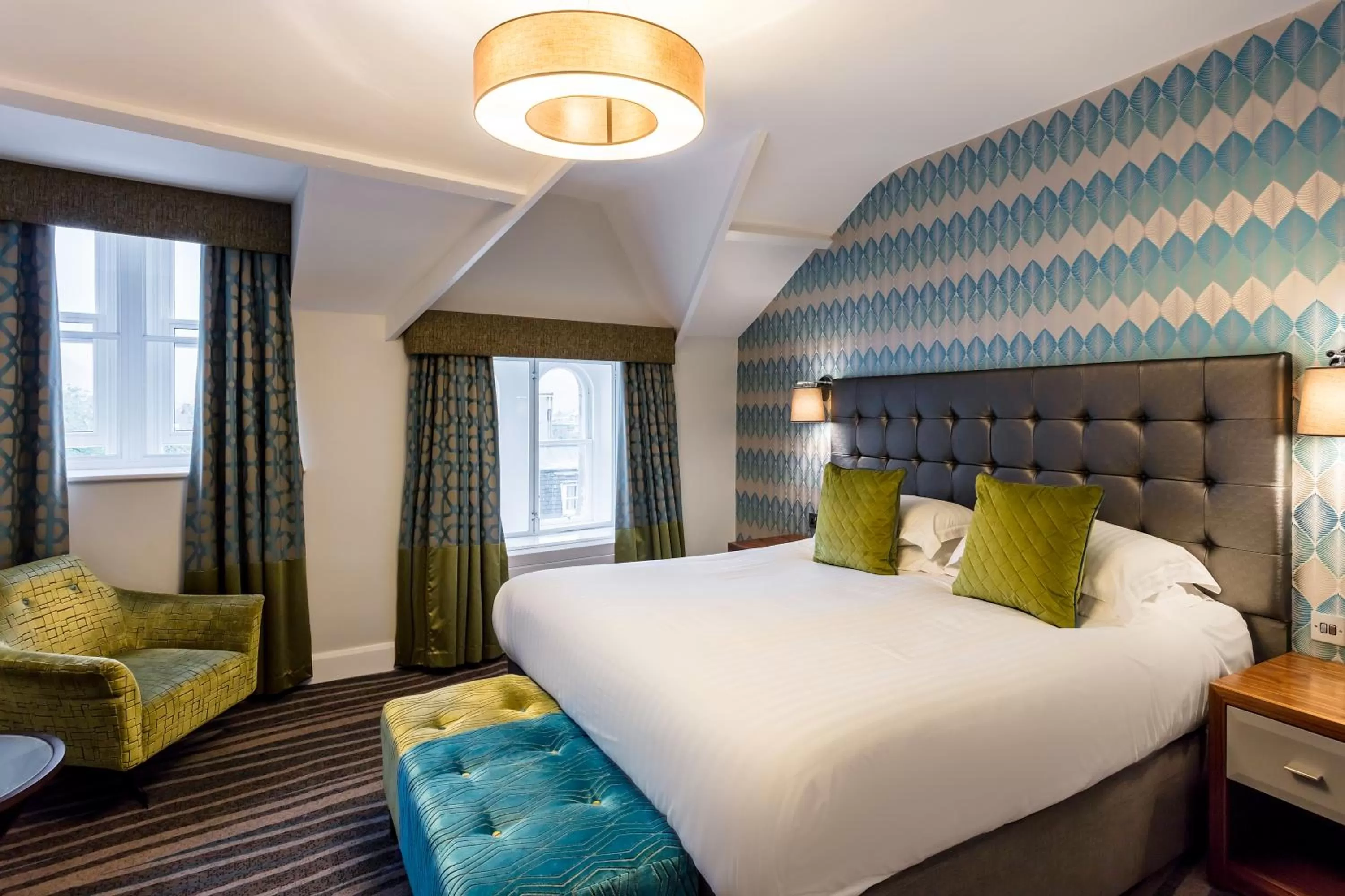 Bed in Inn on the Square