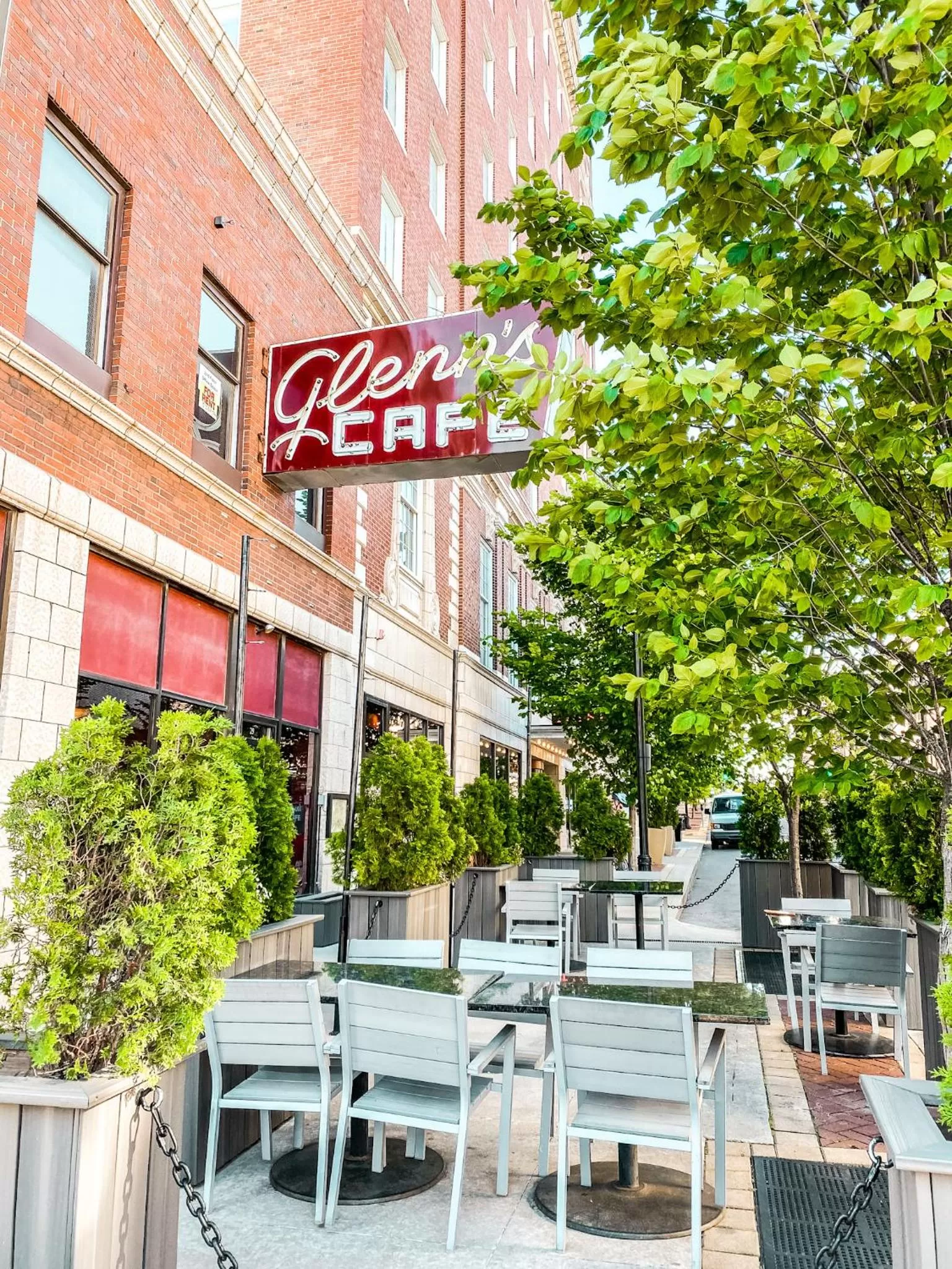 Patio in voco The Tiger Hotel, Columbia, MO by IHG
