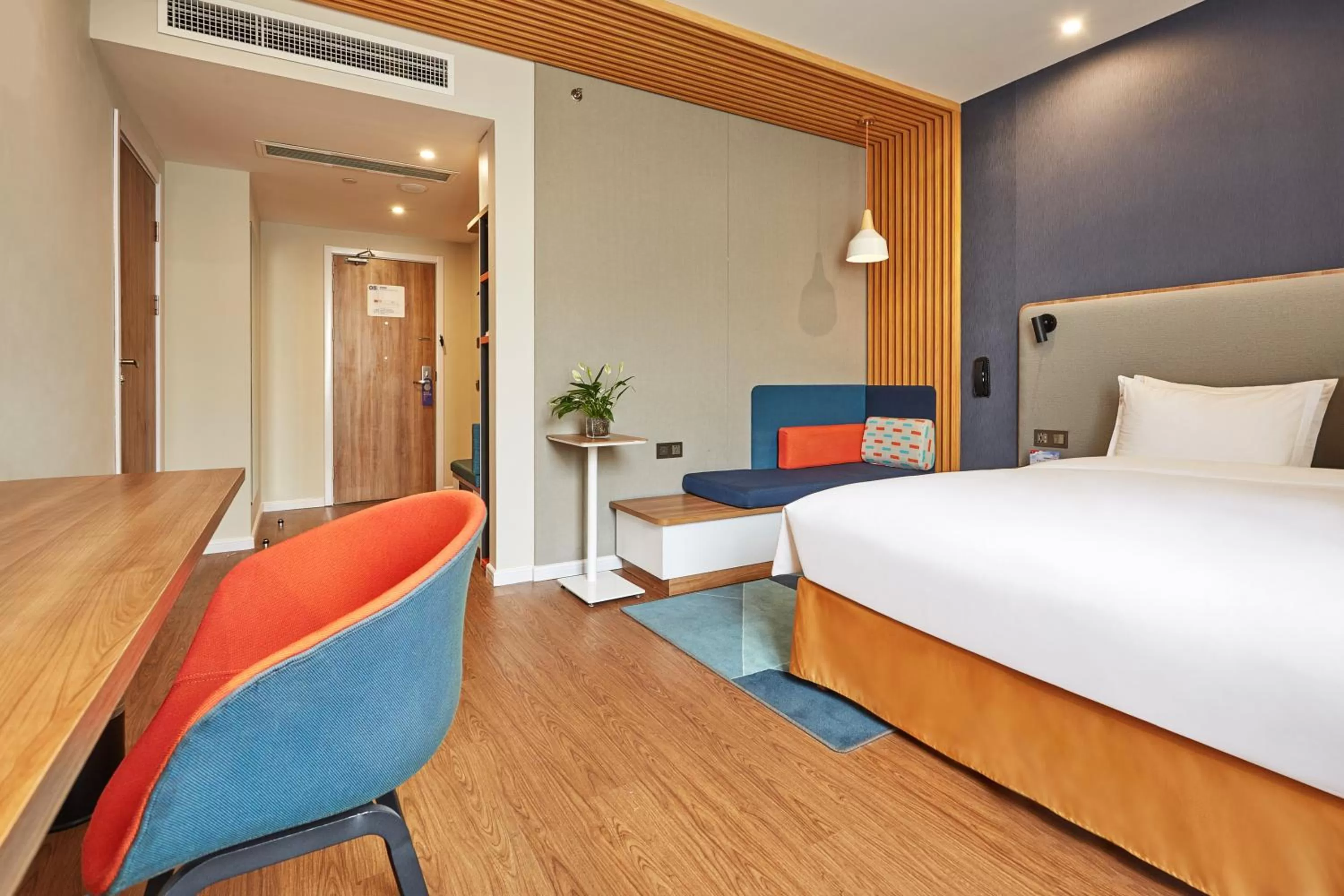 Photo of the whole room, Bed in Holiday Inn Express Nanjing Xuanwu Lake by IHG