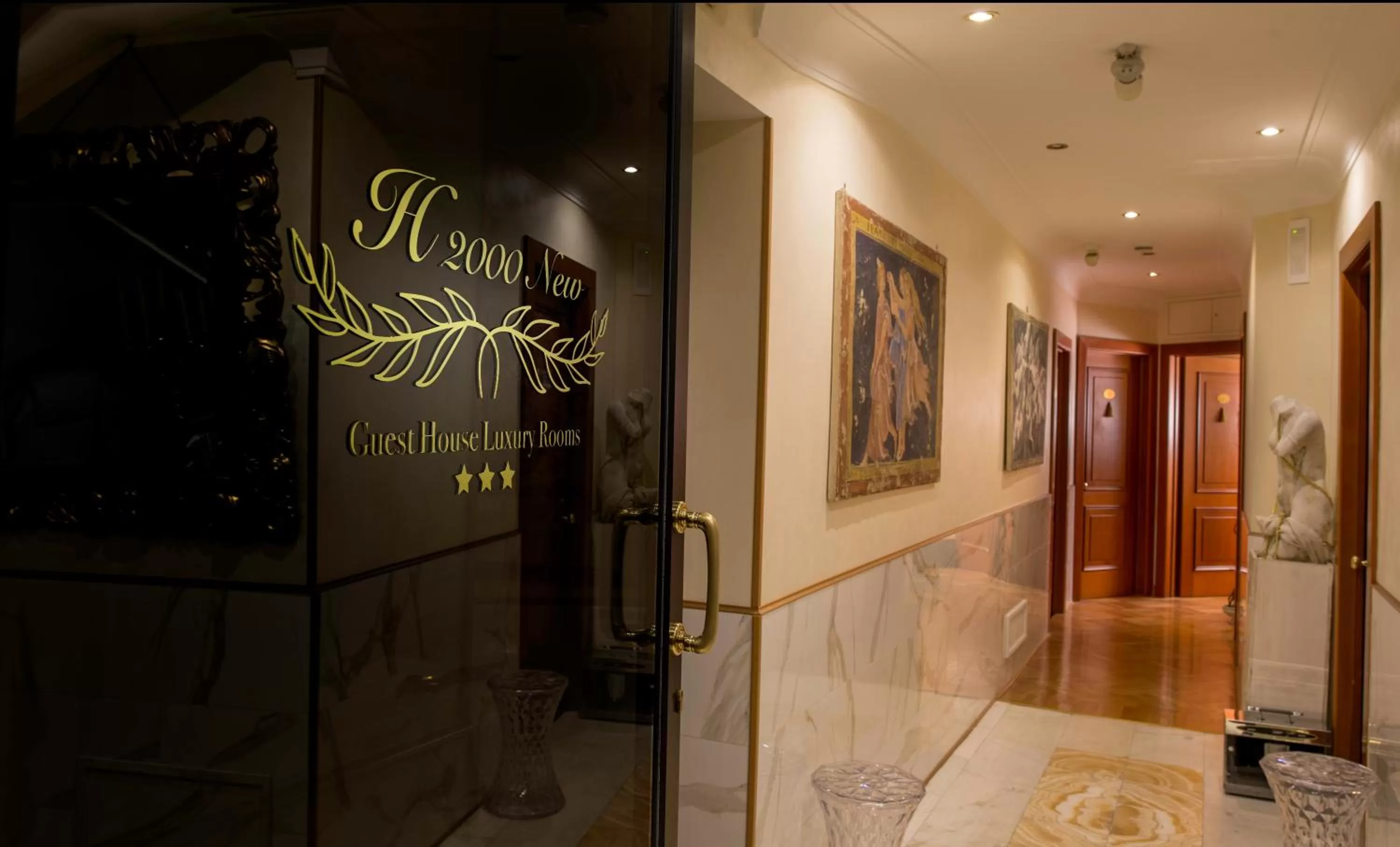 Facade/entrance in Luxury Rooms H 2000 Roma