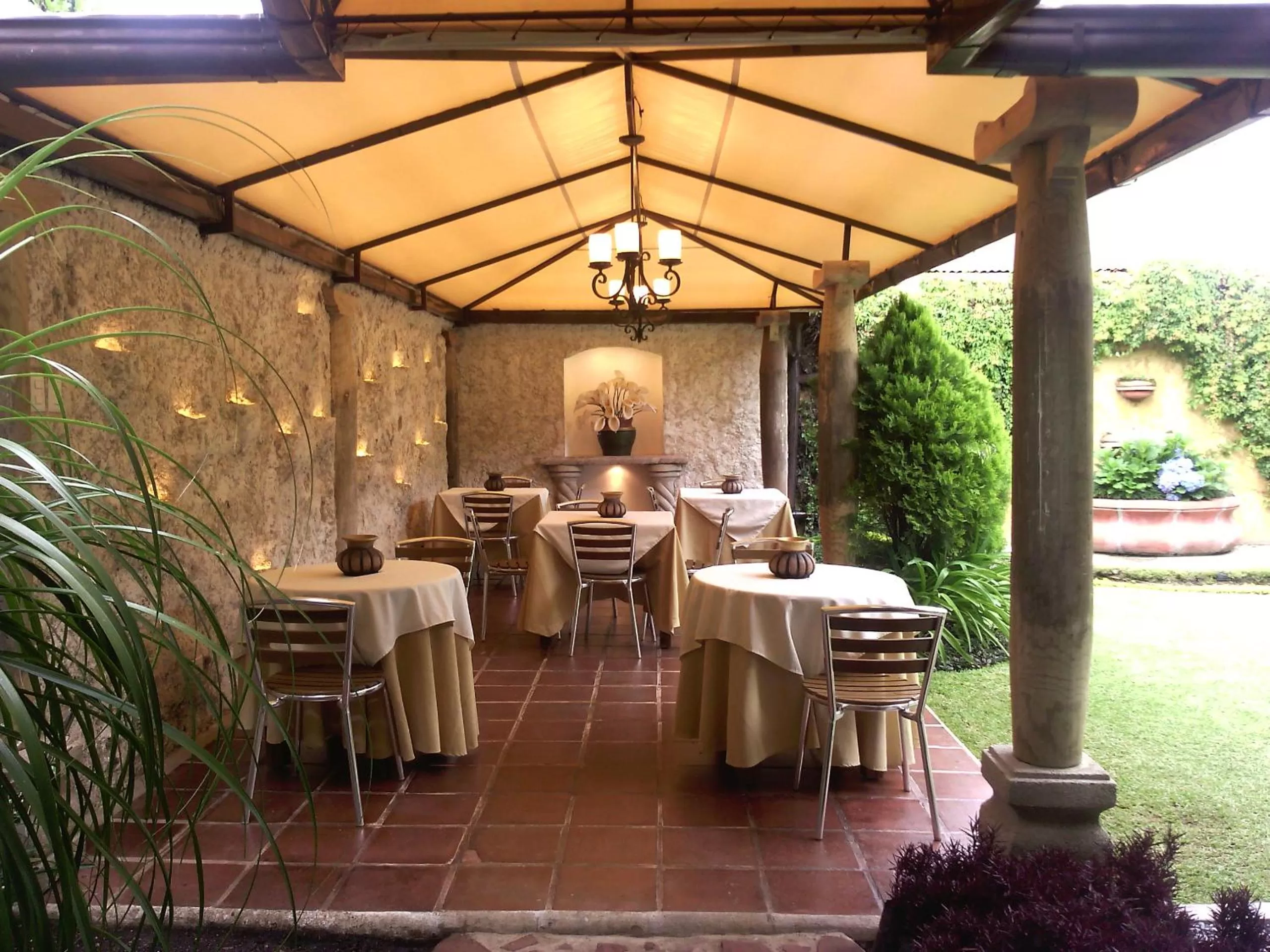 Restaurant/Places to Eat in Hostal Villa Toscana