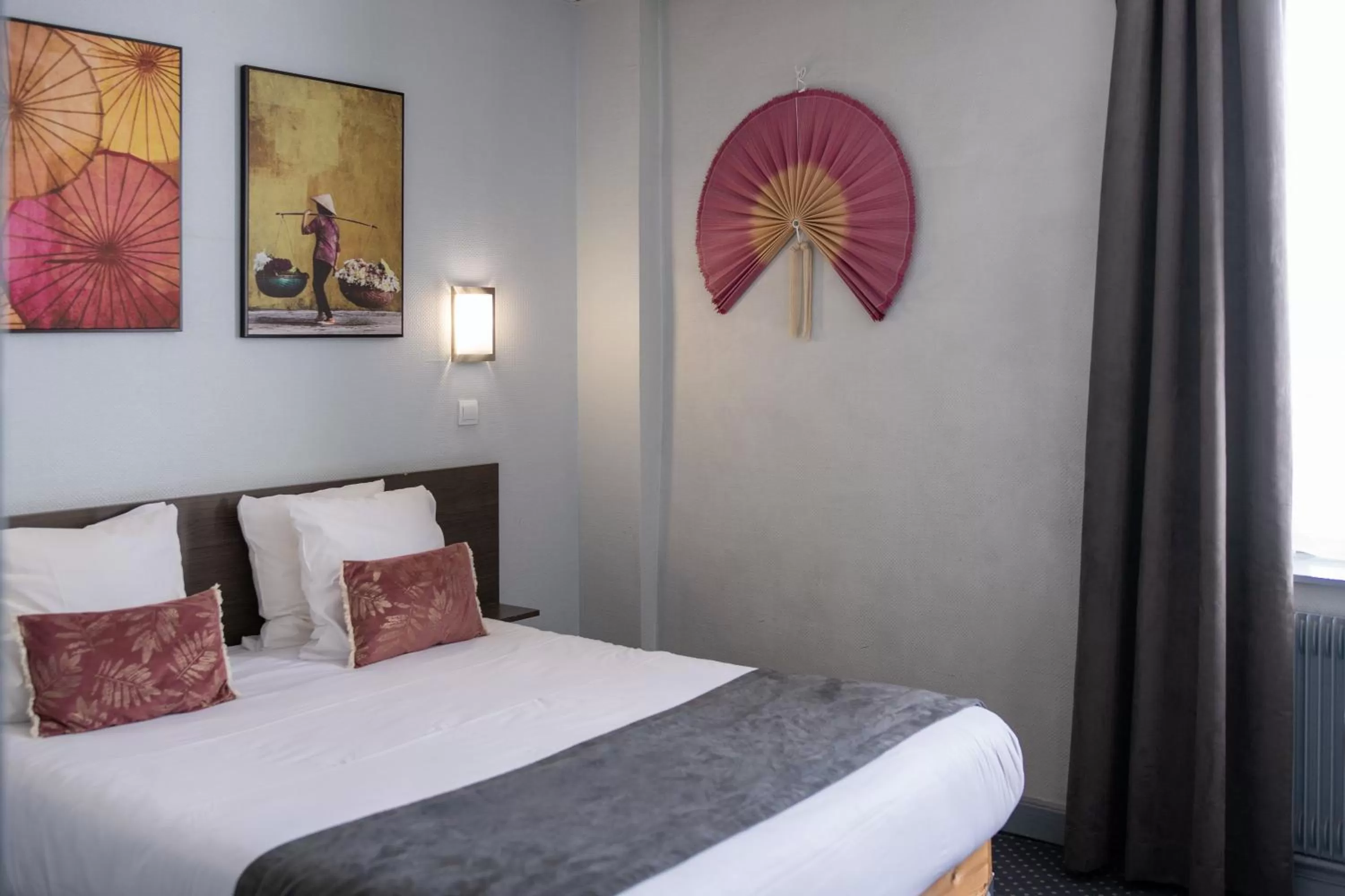 Bedroom, Bed in Hotel de Normandie