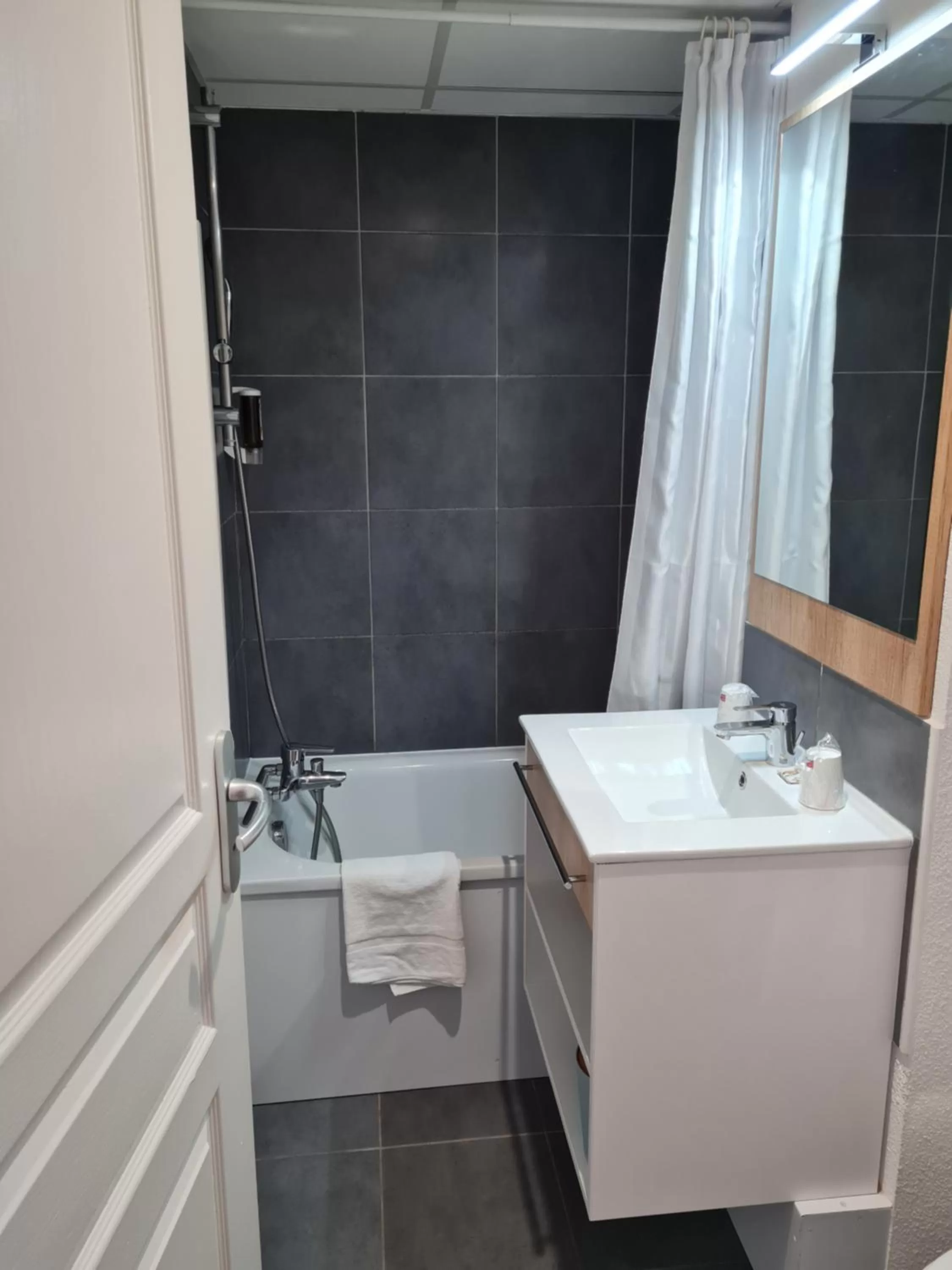 Bathroom in Apparthotel Privilodges Le Royal