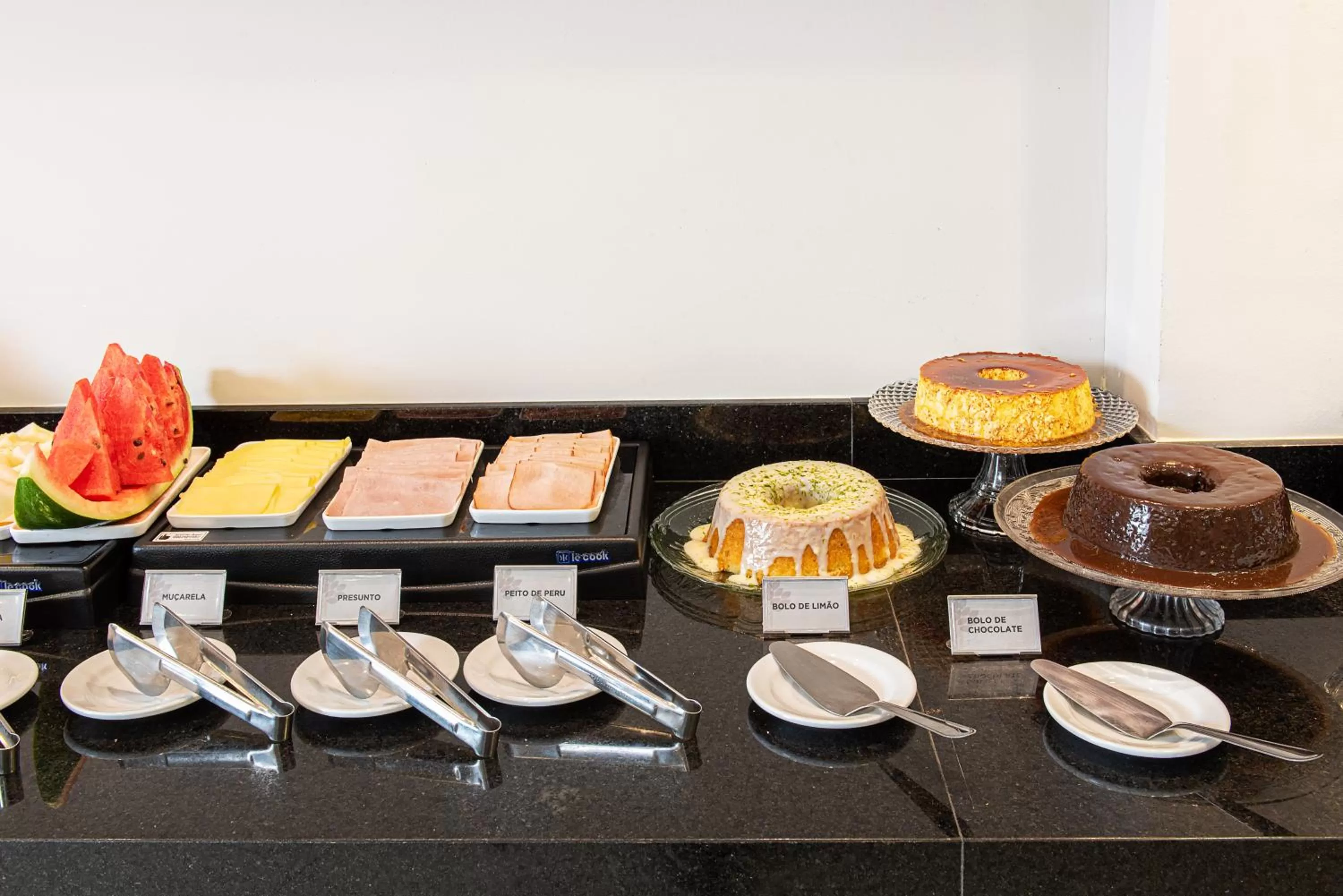 Food in Florida Mall & Suites