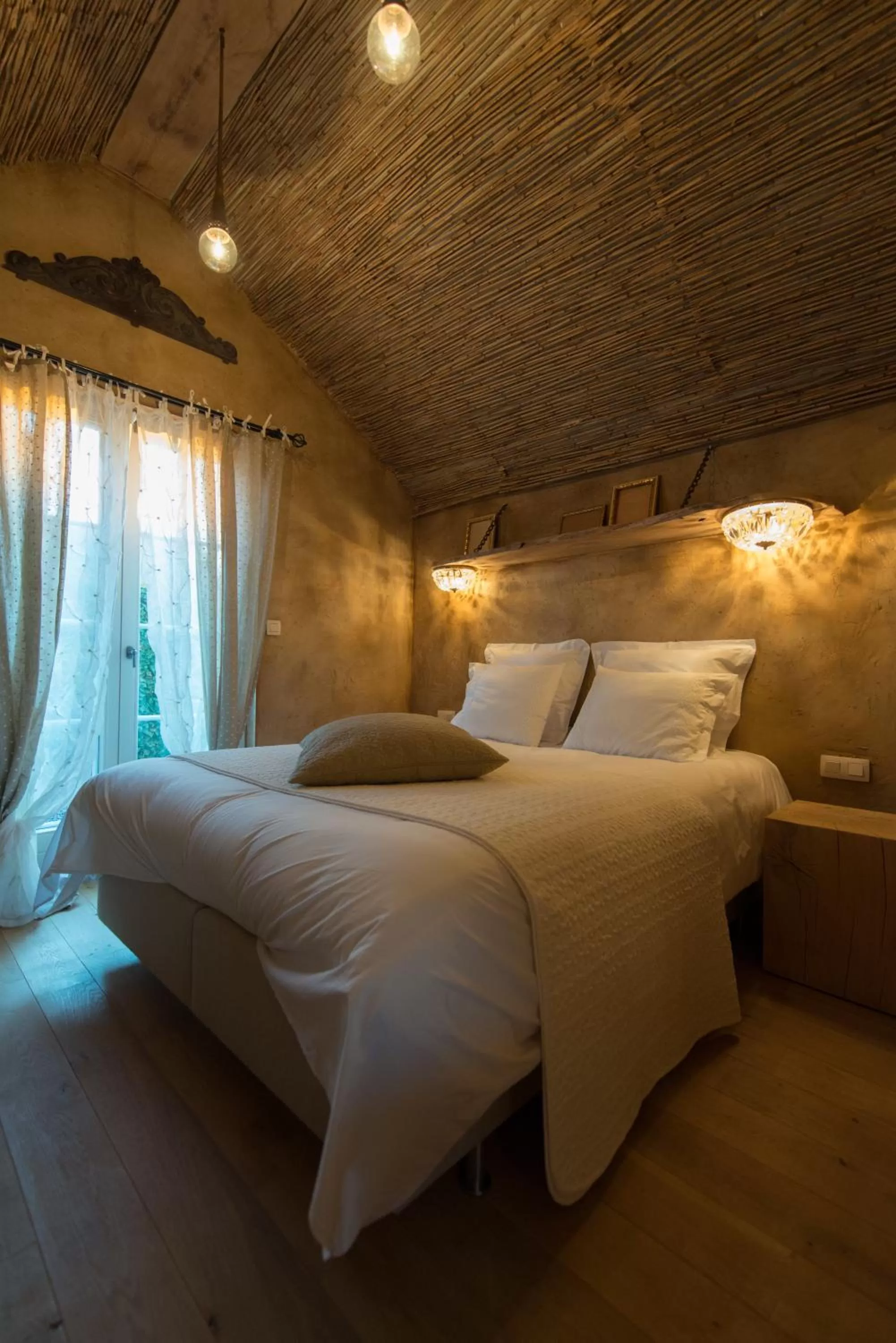 Shower, Bed in Les Chambres du Vivier, chambres d'hôtes et gîte - à 100m -