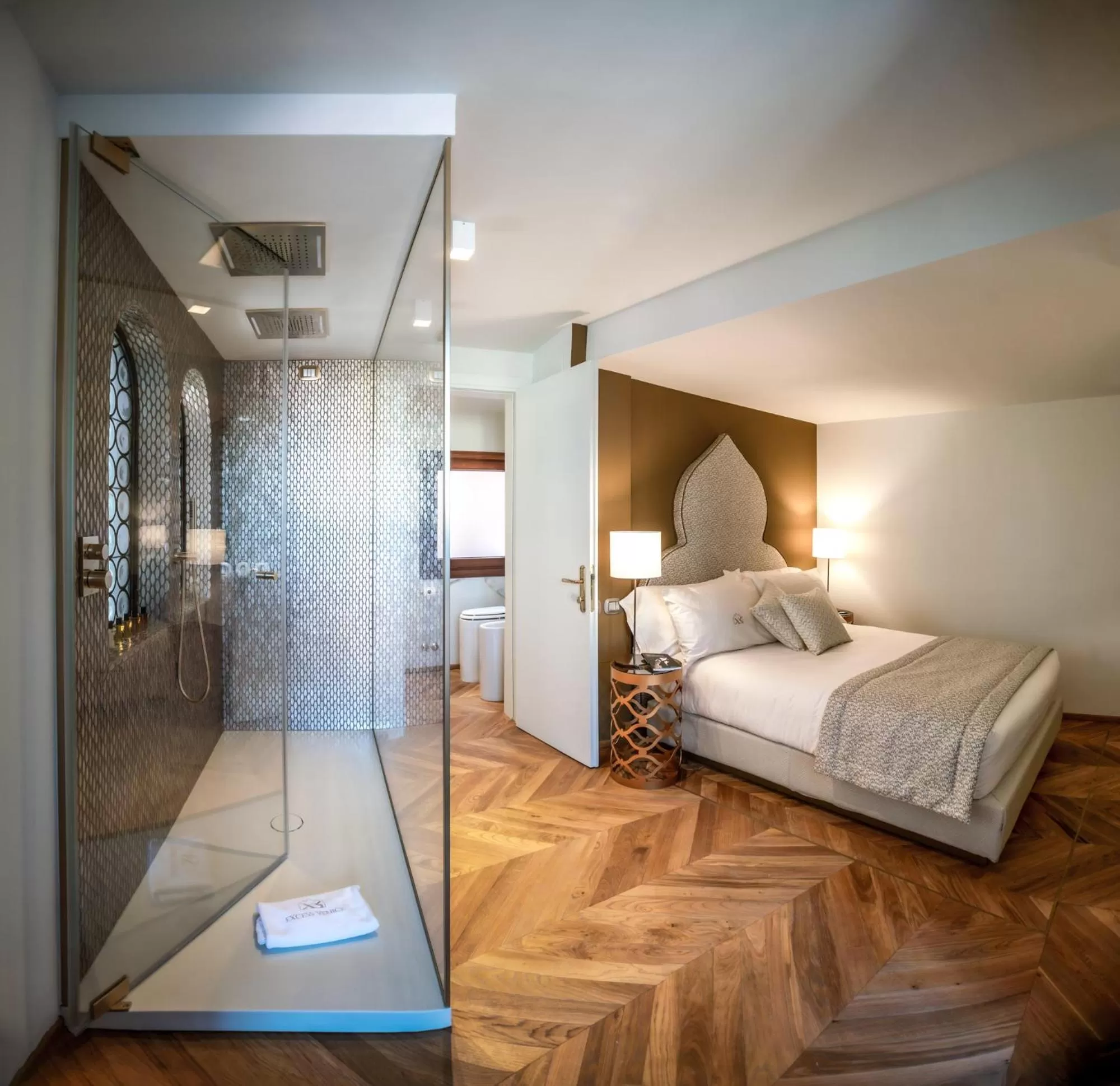 Photo of the whole room, Bed in Excess Venice Boutique Hotel & Private Spa - Adults Only