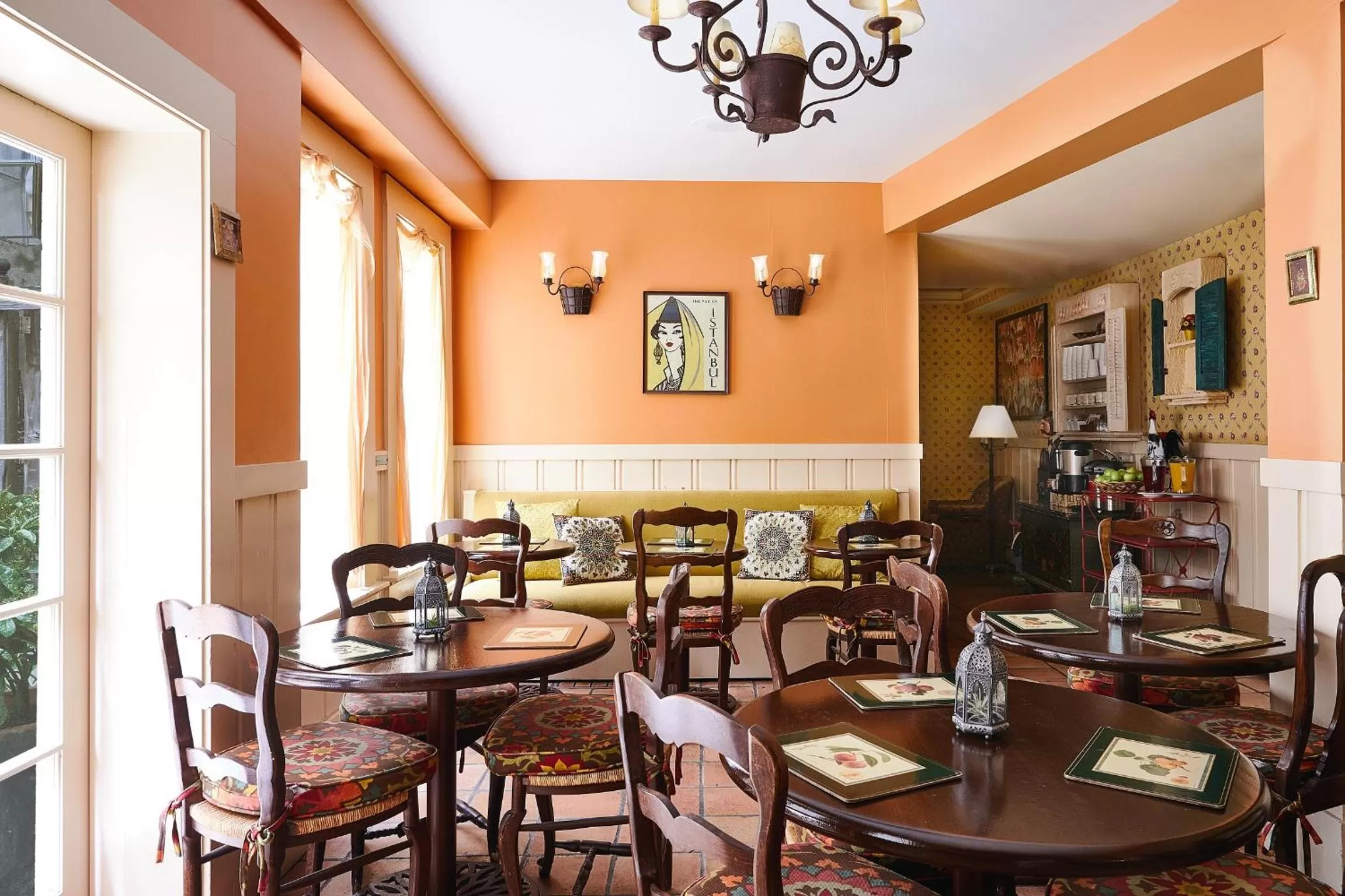 Restaurant/places to eat in Petite Auberge