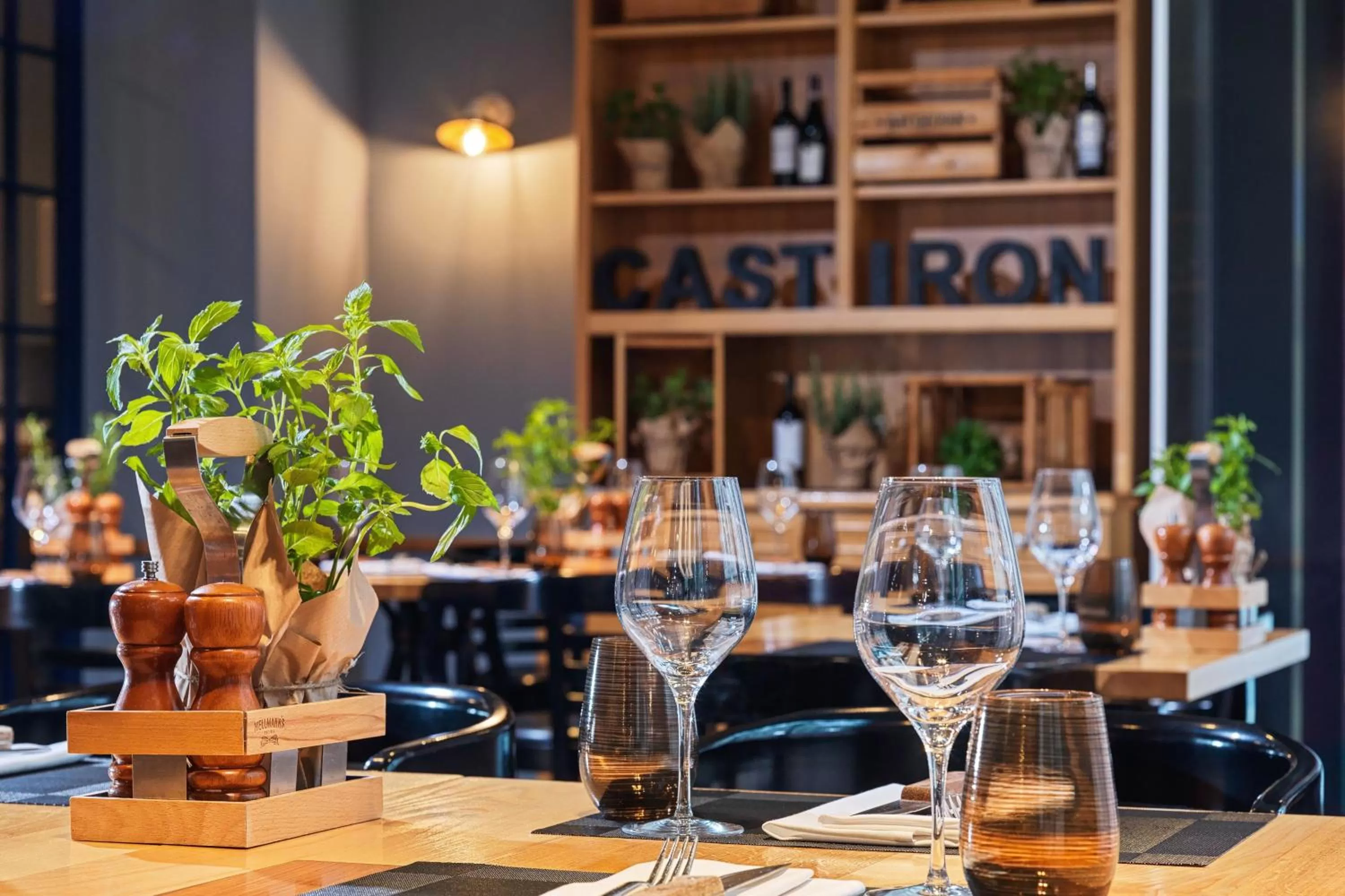 Restaurant/places to eat in Hamburg Marriott Hotel