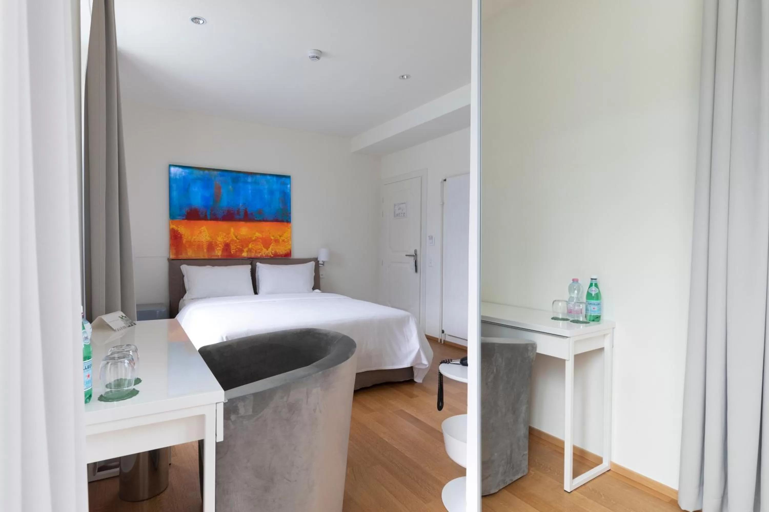 Photo of the whole room, Bed in Lac Hotel