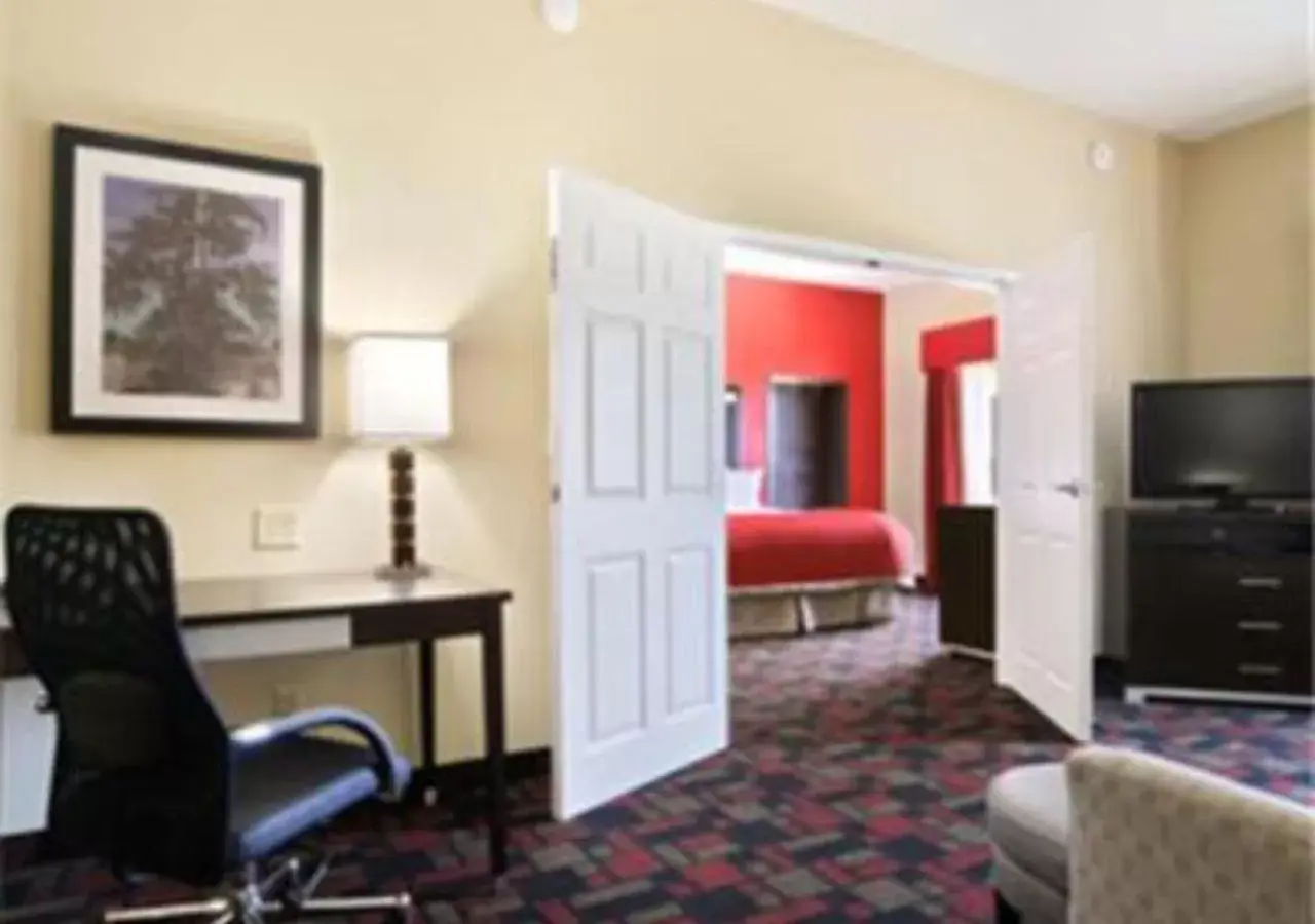 One-Bedroom Presidential Suite - Non-Smoking in Wingate by Wyndham Lake Charles Casino Area One-Bedroom Presidential Suite - Non-Smoking in Wingate by Wyndham Lake Charles Casino Area